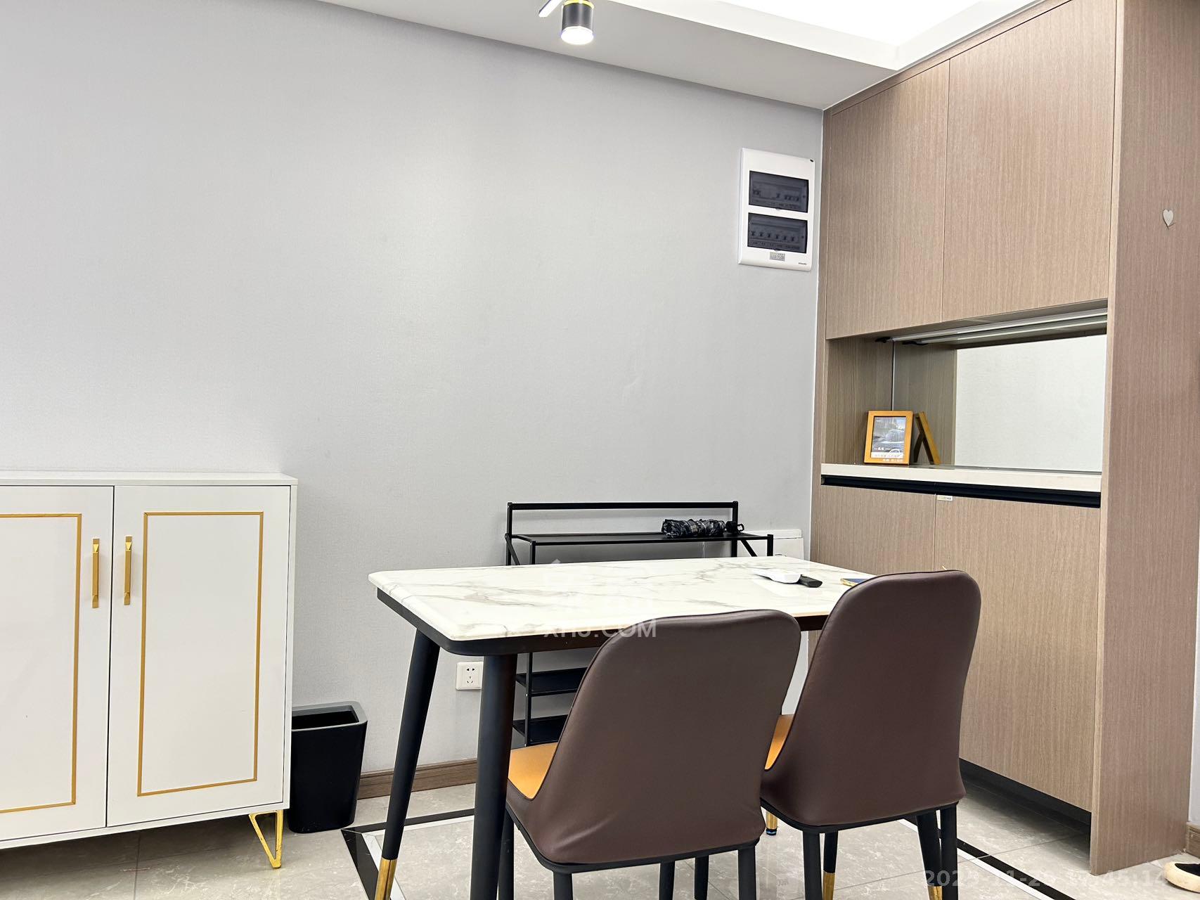 龙湖铂金中心(龙湖春江郦城) 3室2厅2卫 4500.0元/月 龙湖铂金中心(龙湖春江郦城) 3室2厅2卫 4500.0元/月室内图