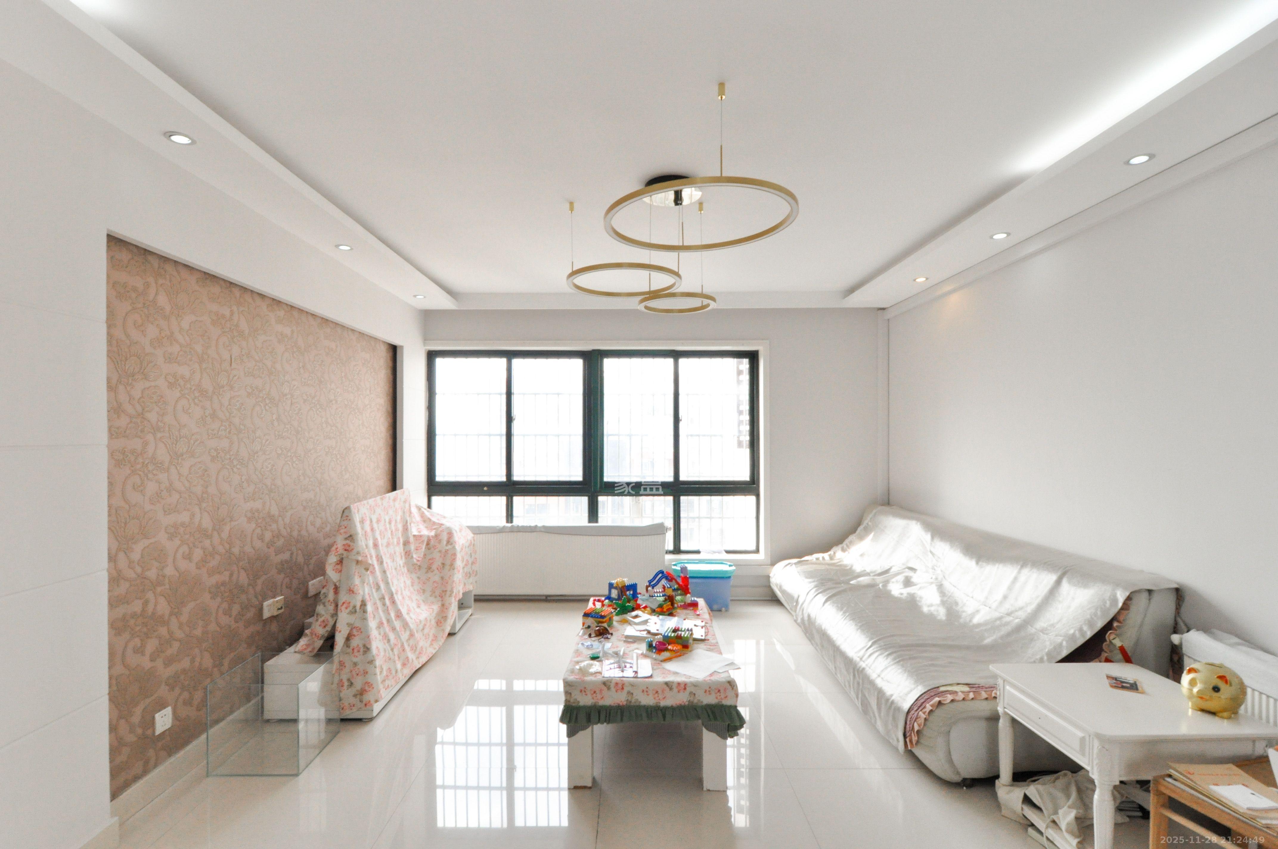 高鑫麓城  3室2厅2卫    2800.0元/月