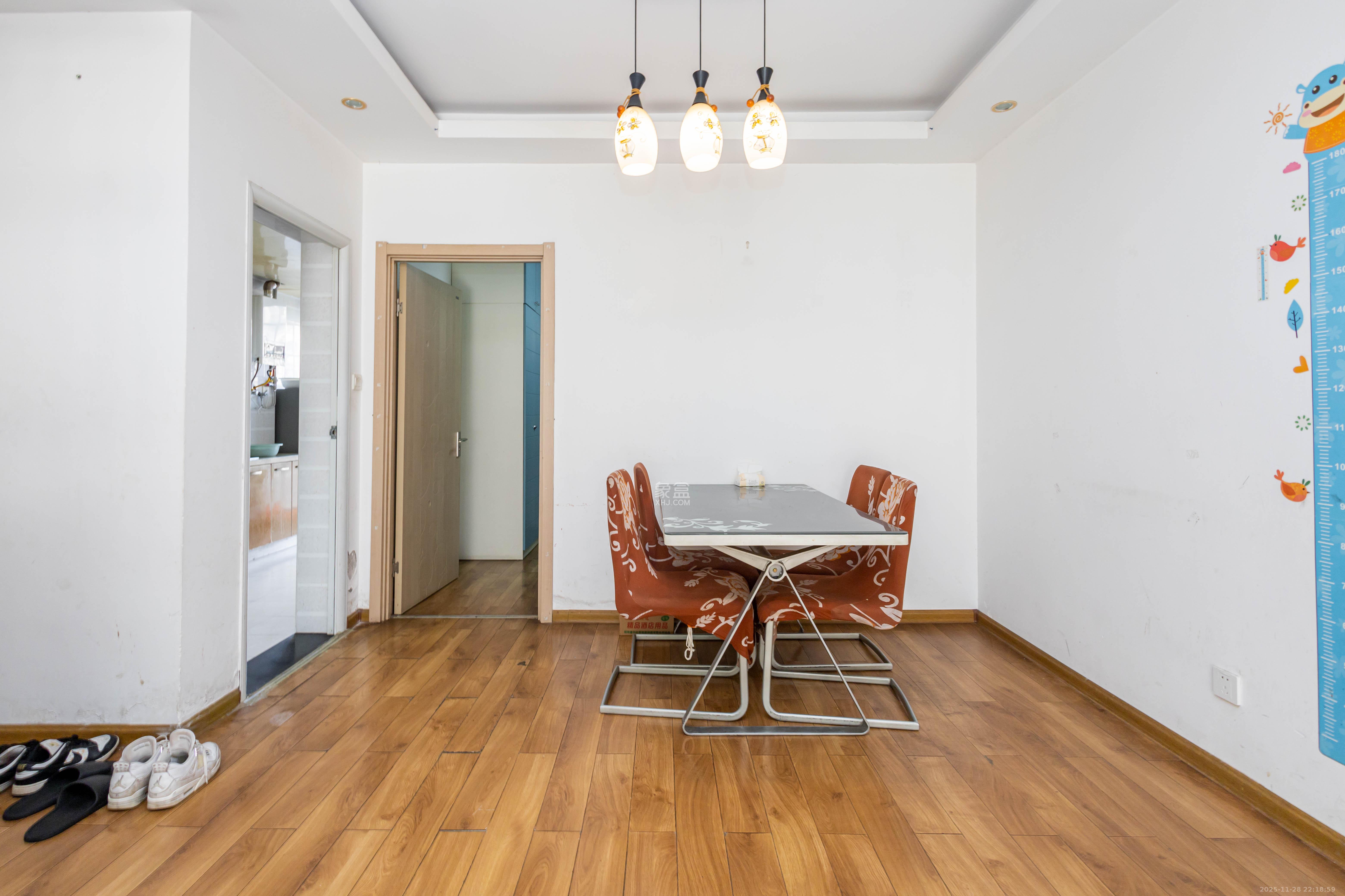 东业苹果社区 3室2厅2卫 62.0万 东业苹果社区 3室2厅2卫 62.0万客厅