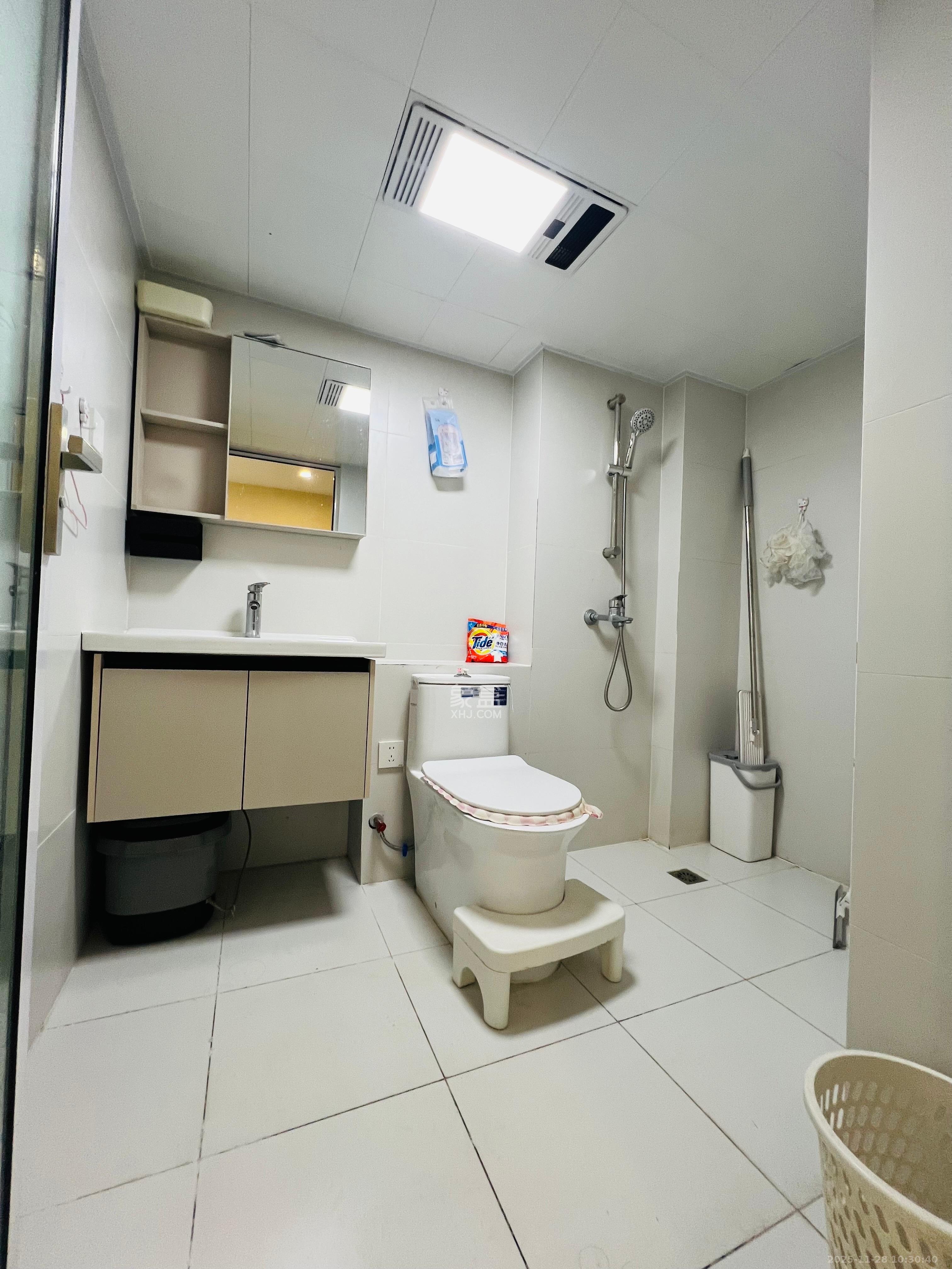 复地滨江金融中心 2室1厅1卫 2300.0元/月 复地滨江金融中心 2室1厅1卫 2300.0元/月室内图