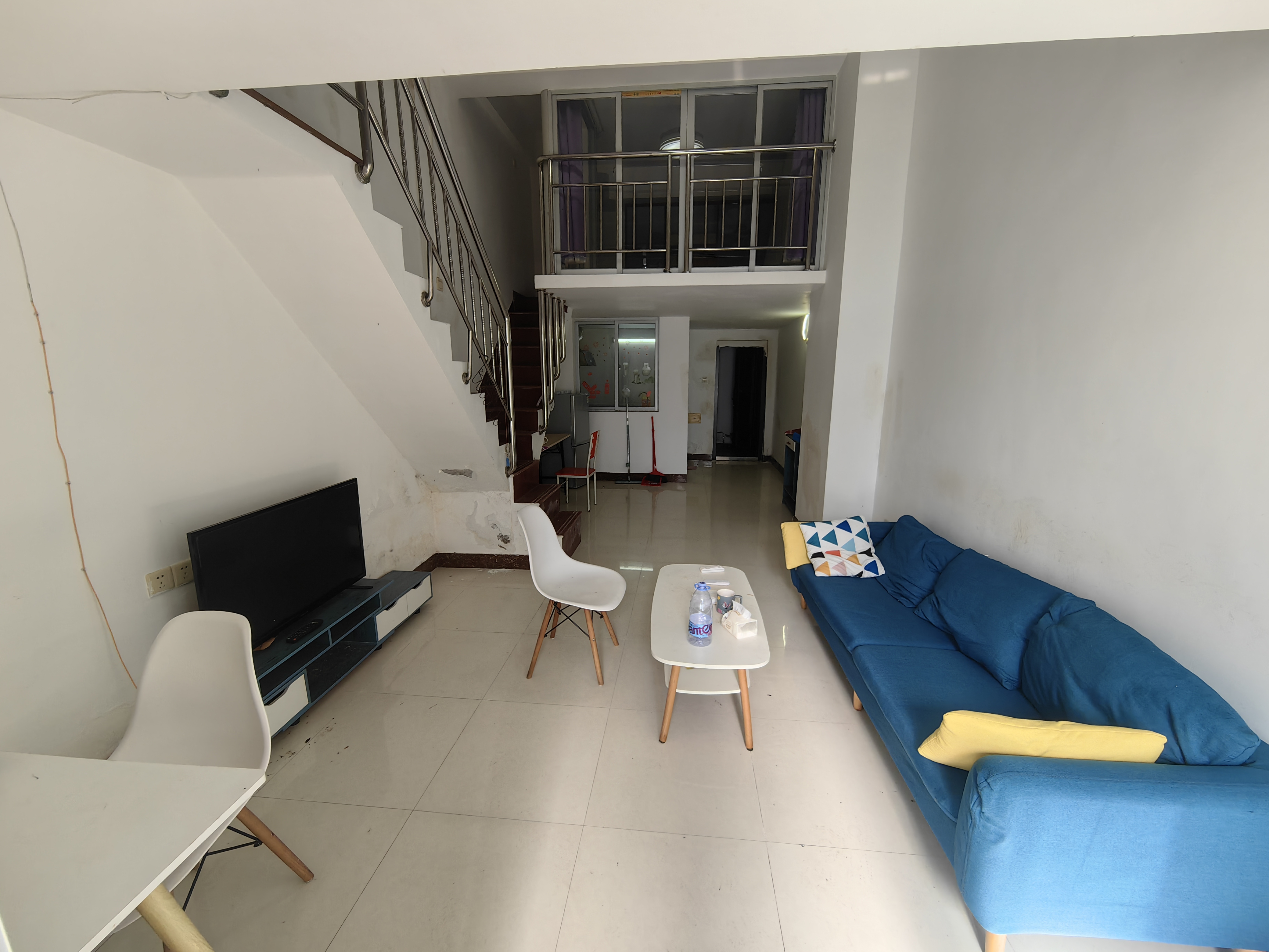 俊园大厦 2室2厅1卫 70.0万 俊园大厦 2室2厅1卫 70.0万客厅