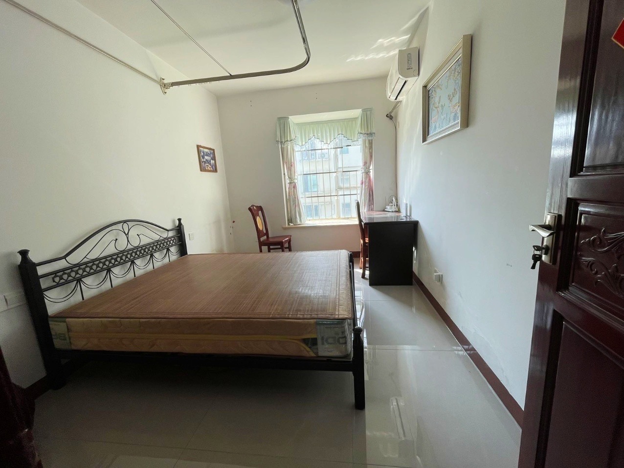 展兴高新花园  3室2厅2卫    145.0万客厅