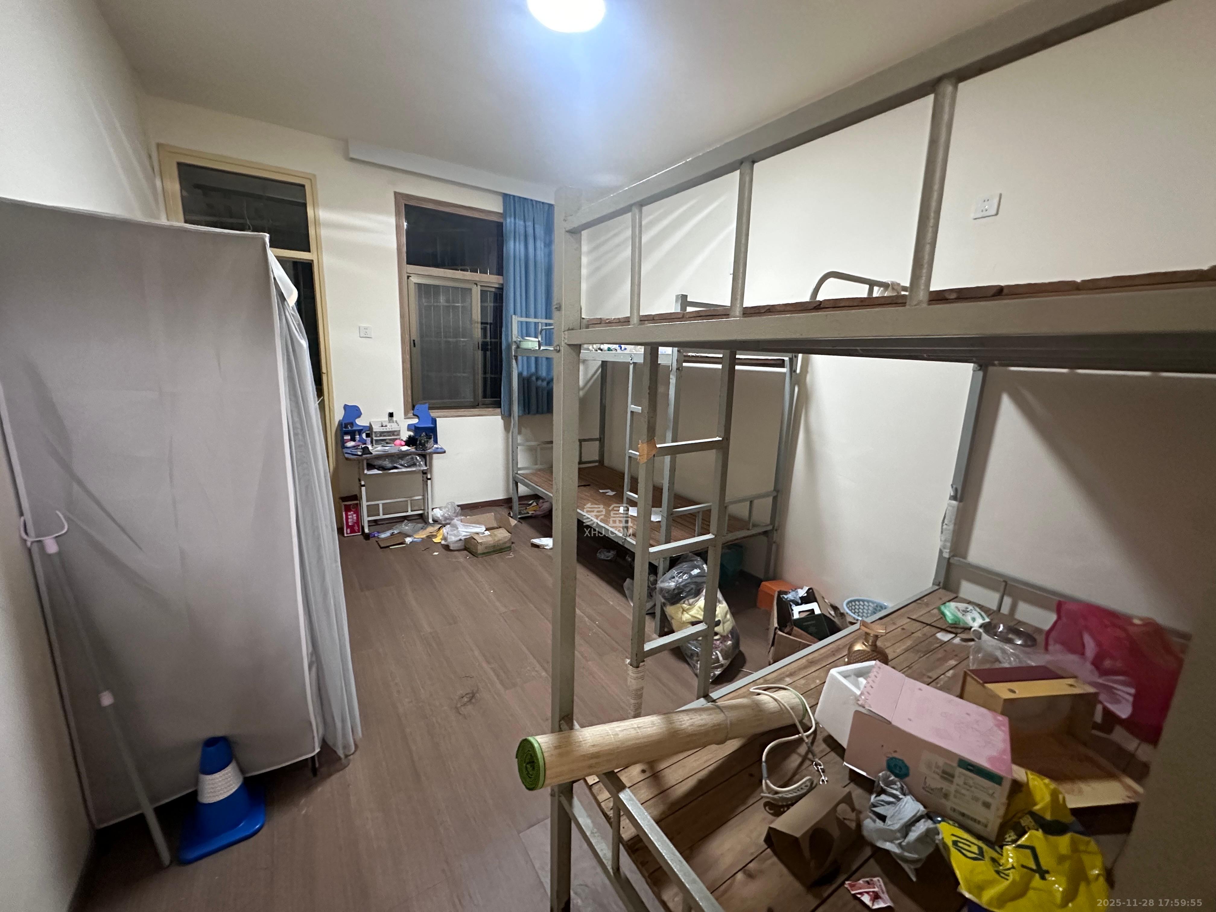 物贸宿舍  3室1厅1卫    3200.0元/月室内图