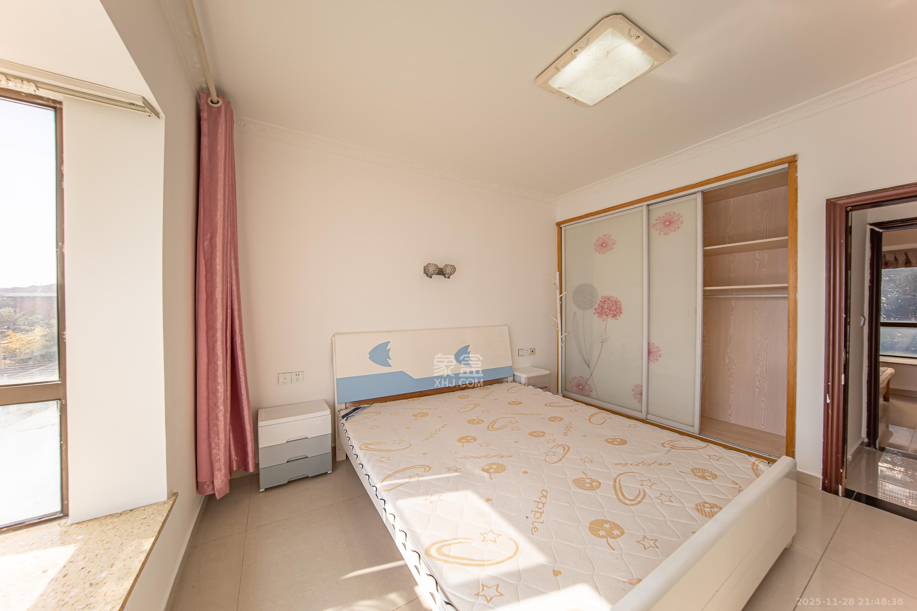 卓越麓山别墅(麓山峰境产权麓山花苑) 3室2厅1卫 48.0万 卓越麓山别墅(麓山峰境产权麓山花苑) 3室2厅1卫 48.0万卧室