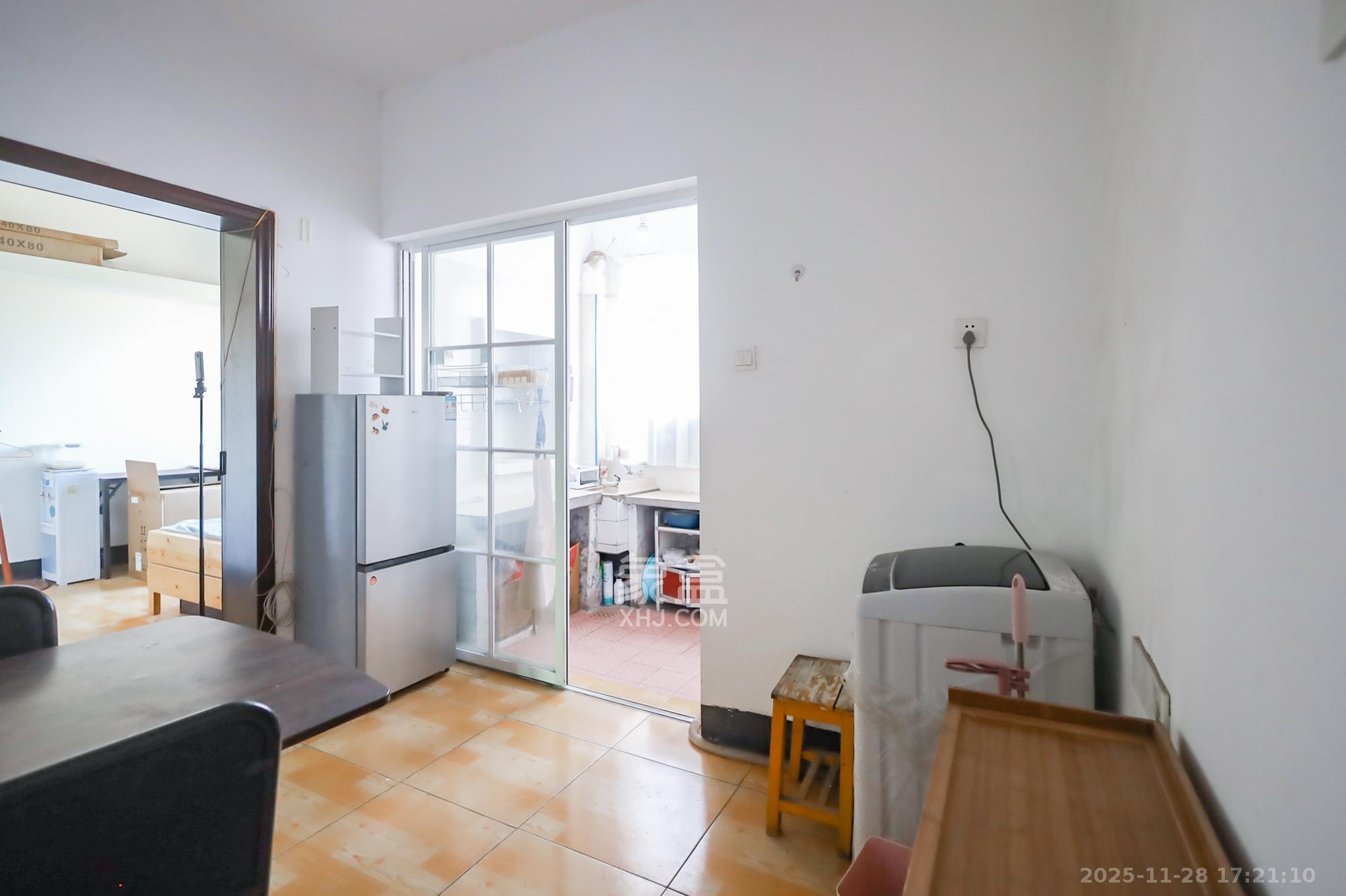 望月湖小区六片(湖中社区六片小区) 2室1厅1卫 40.0万 望月湖小区六片(湖中社区六片小区) 2室1厅1卫 40.0万客厅