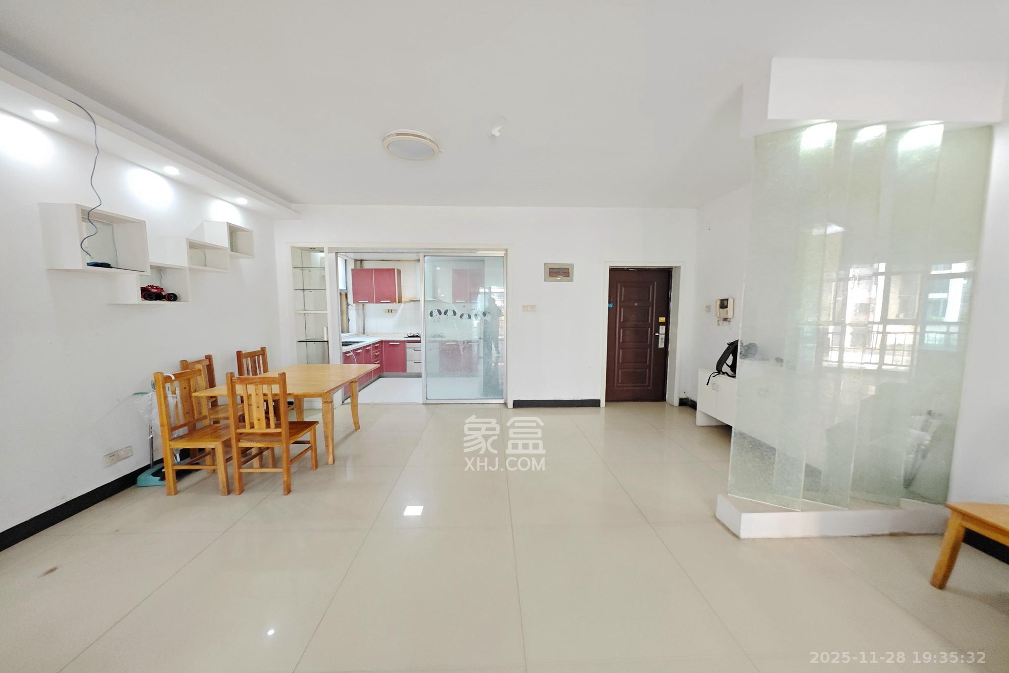 书香名邸 3室2厅2卫 98.0万 书香名邸 3室2厅2卫 98.0万客厅