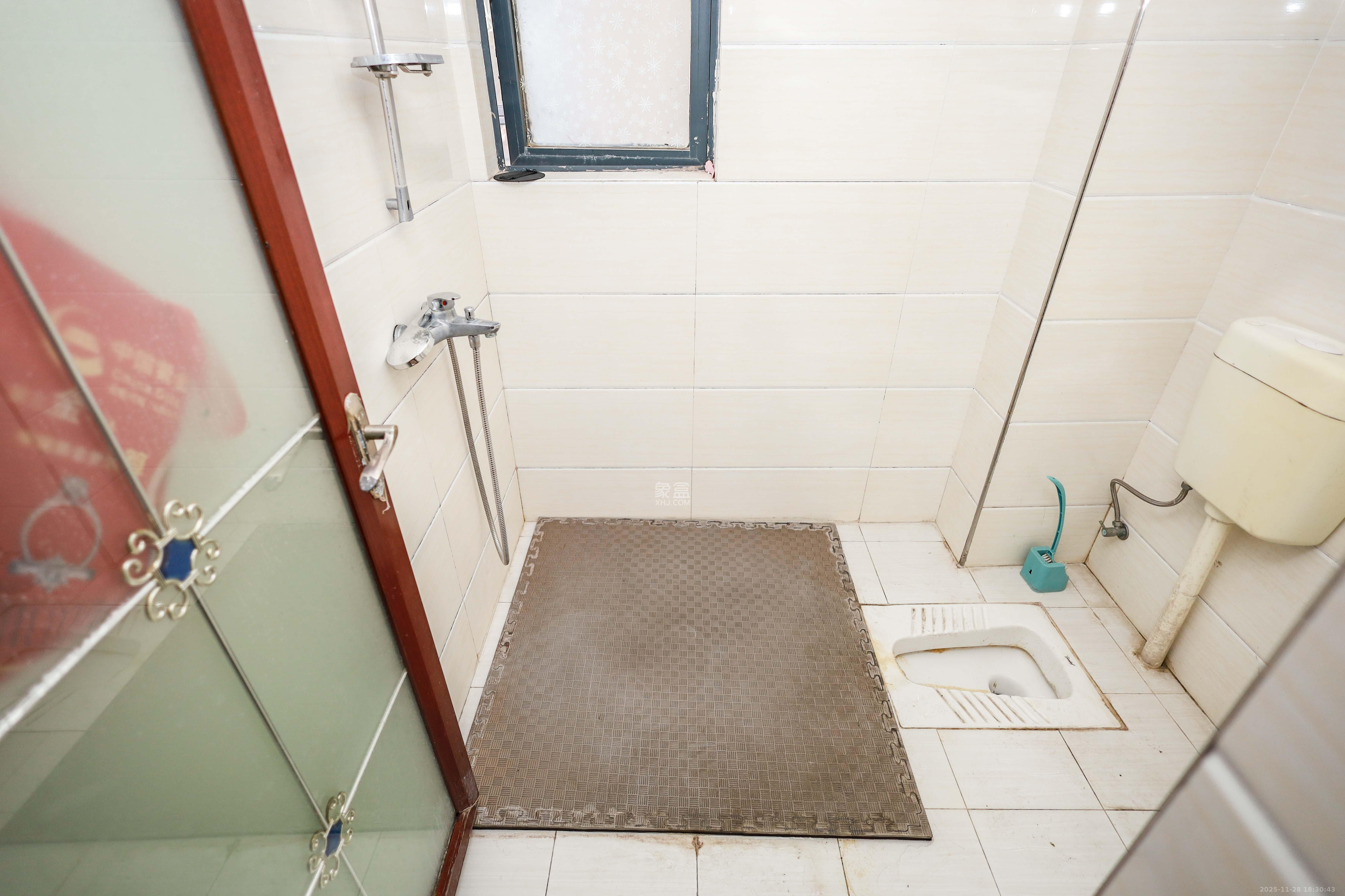 长房时代城  3室2厅2卫    105.0万卫生间