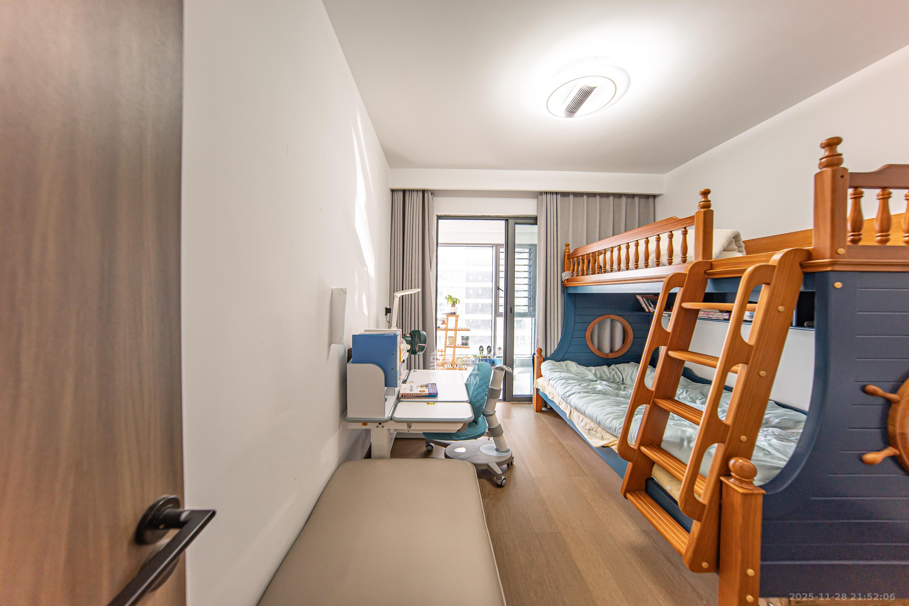 卓越洋湖晴翠 4室2厅2卫 240.0万 卓越洋湖晴翠 4室2厅2卫 240.0万卧室