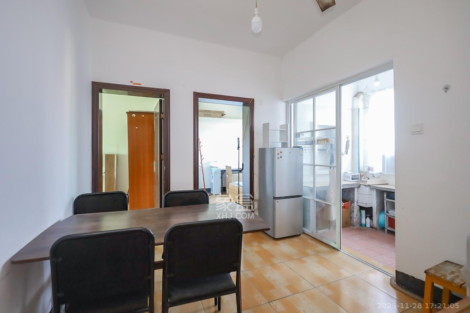 望月湖小区六片(湖中社区六片小区) 2室1厅1卫 40.0万 望月湖小区六片(湖中社区六片小区) 2室1厅1卫 40.0万客厅