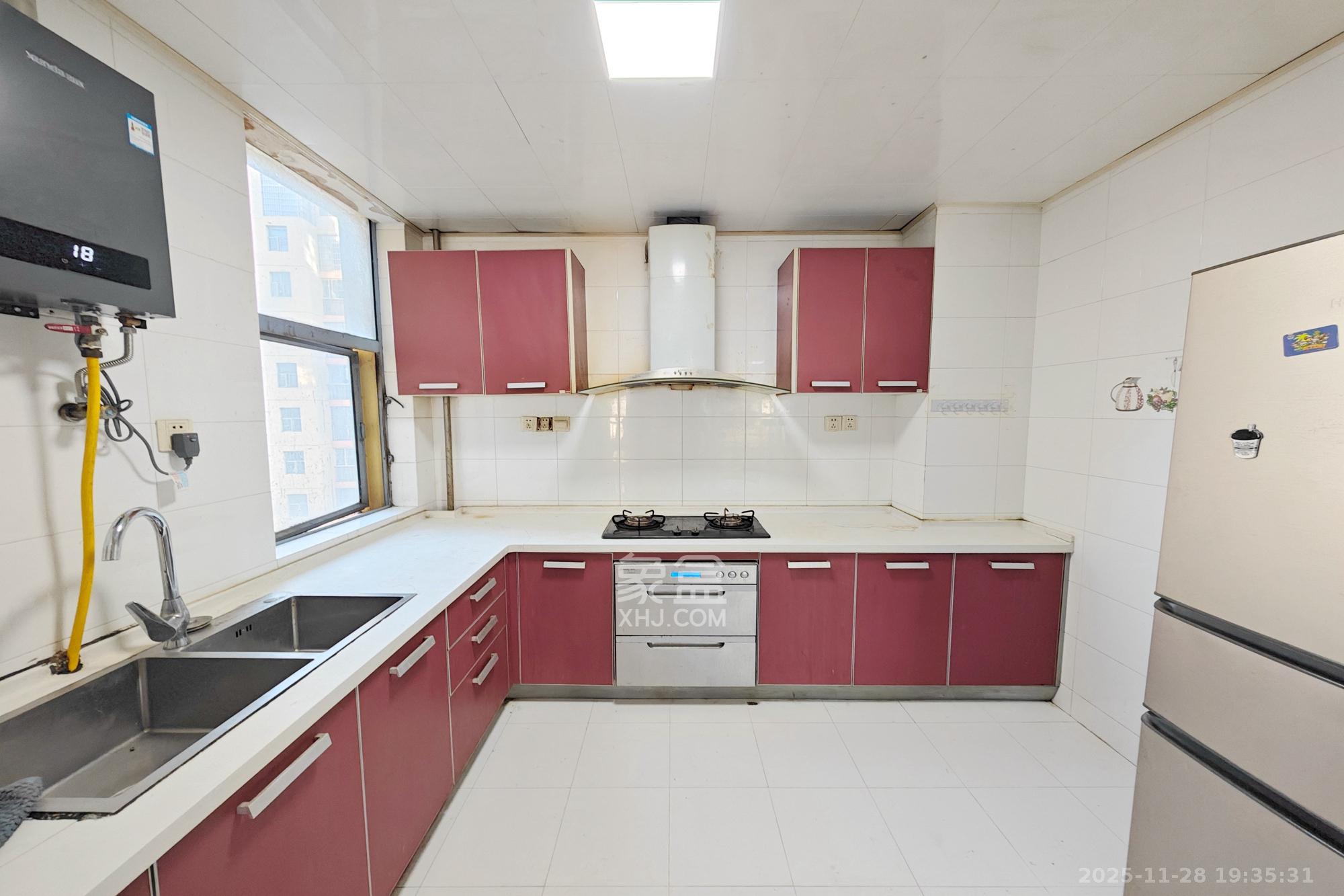 书香名邸  3室2厅2卫    98.0万厨房