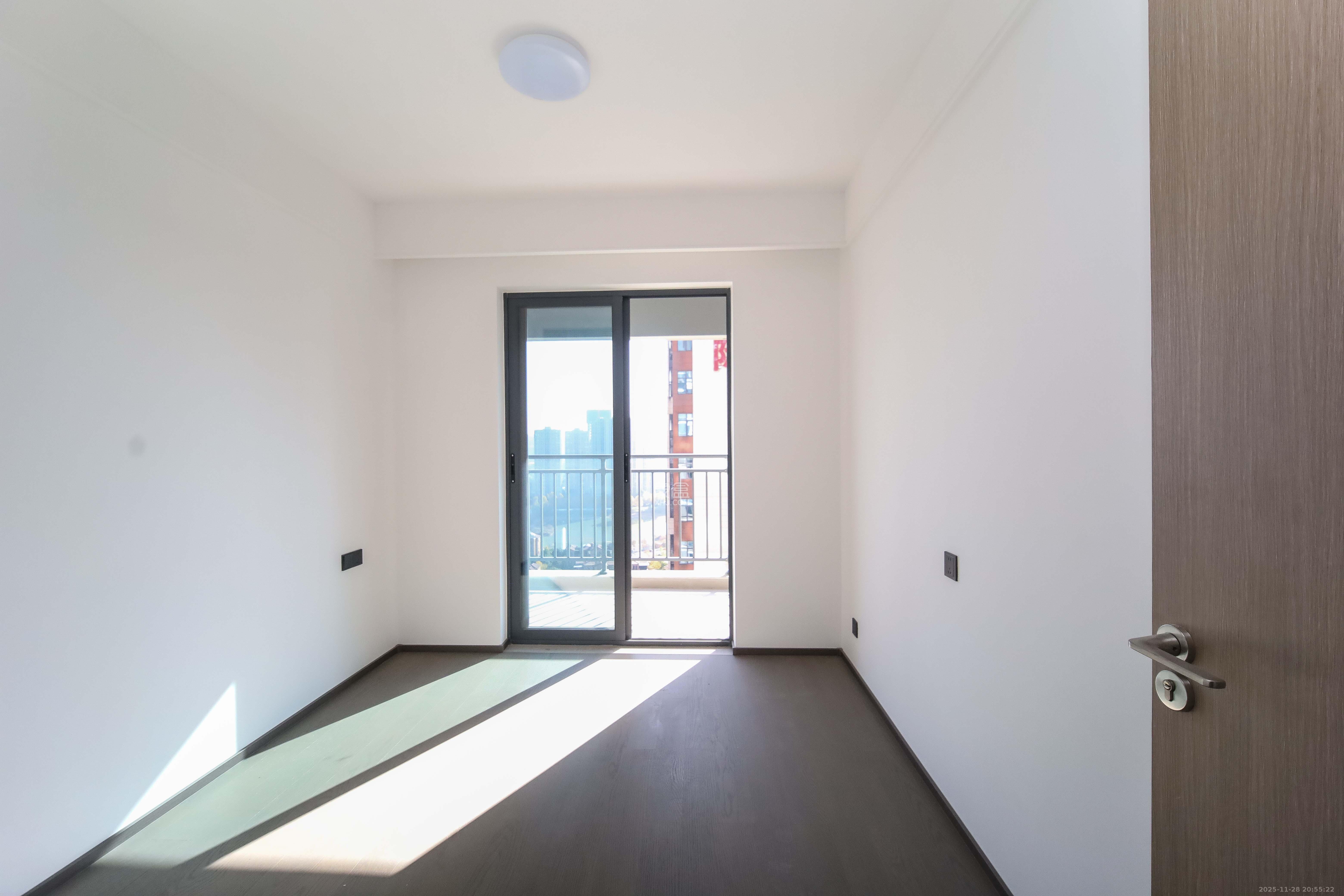 德奥上河城章 3室2厅2卫 150.0万 德奥上河城章 3室2厅2卫 150.0万卧室