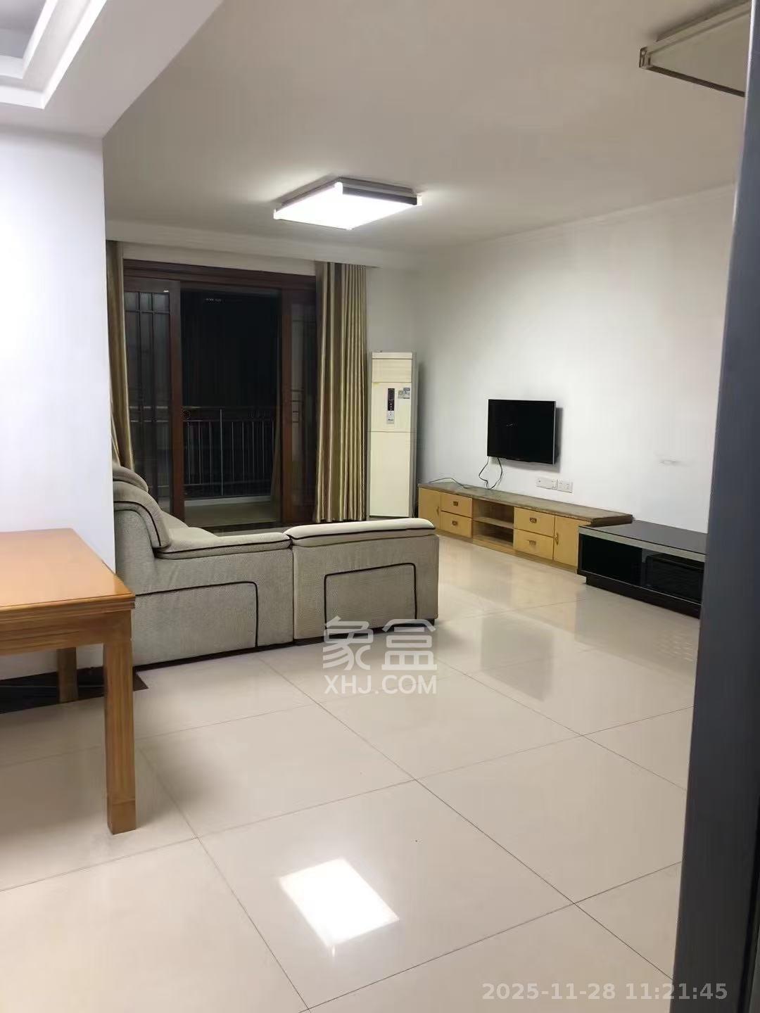 岳华嘉园  3室2厅2卫    2500.0元/月