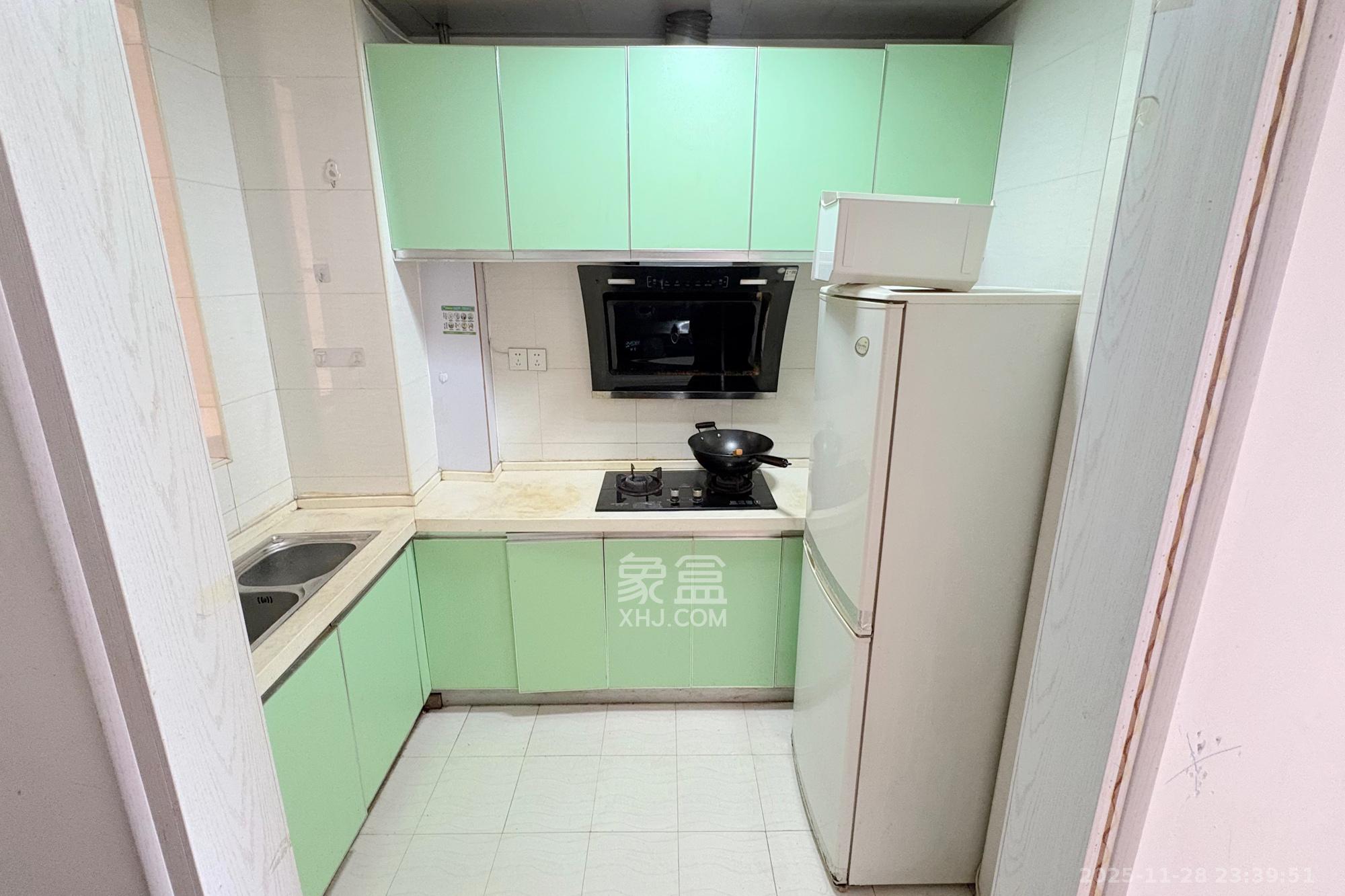 铂宫  2室1厅1卫    110.0万厨房