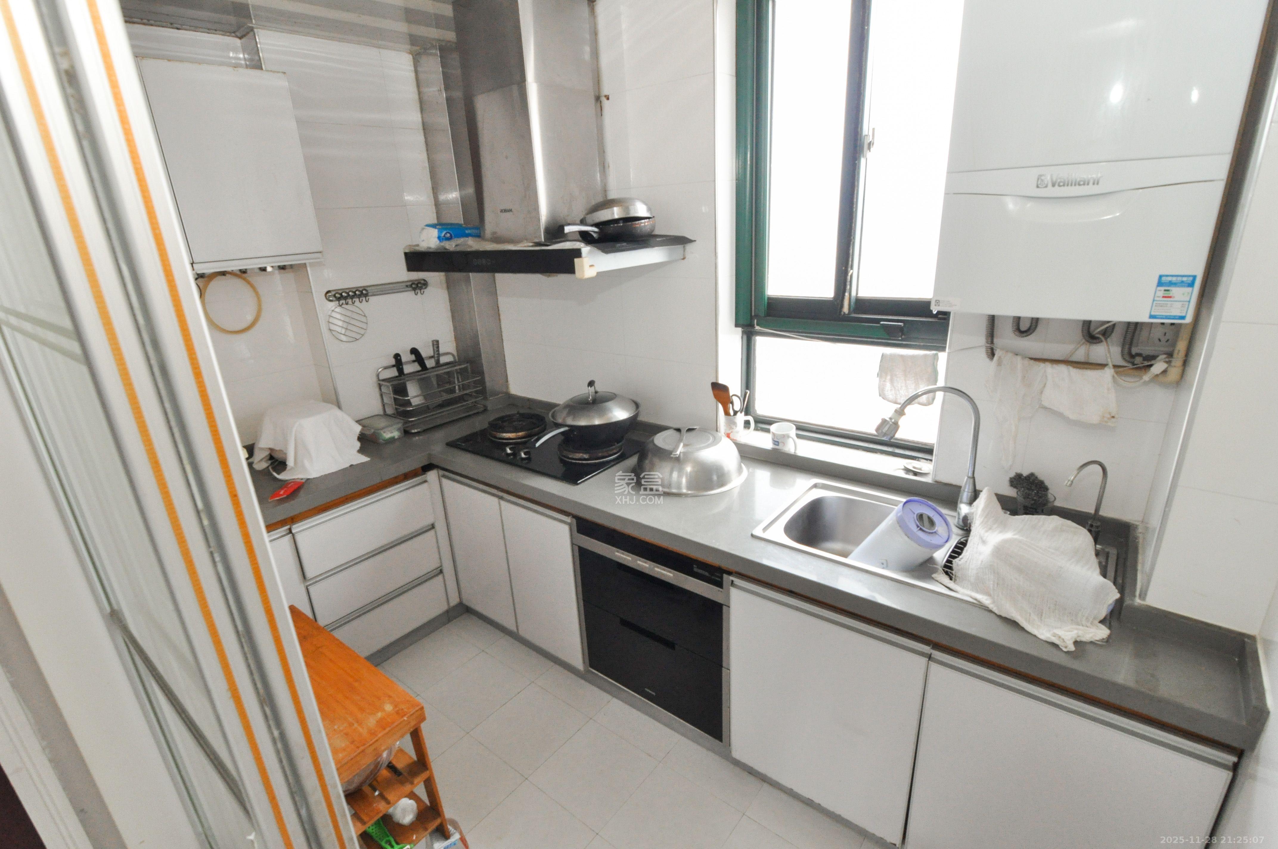 高鑫麓城  3室2厅2卫    2800.0元/月室内图