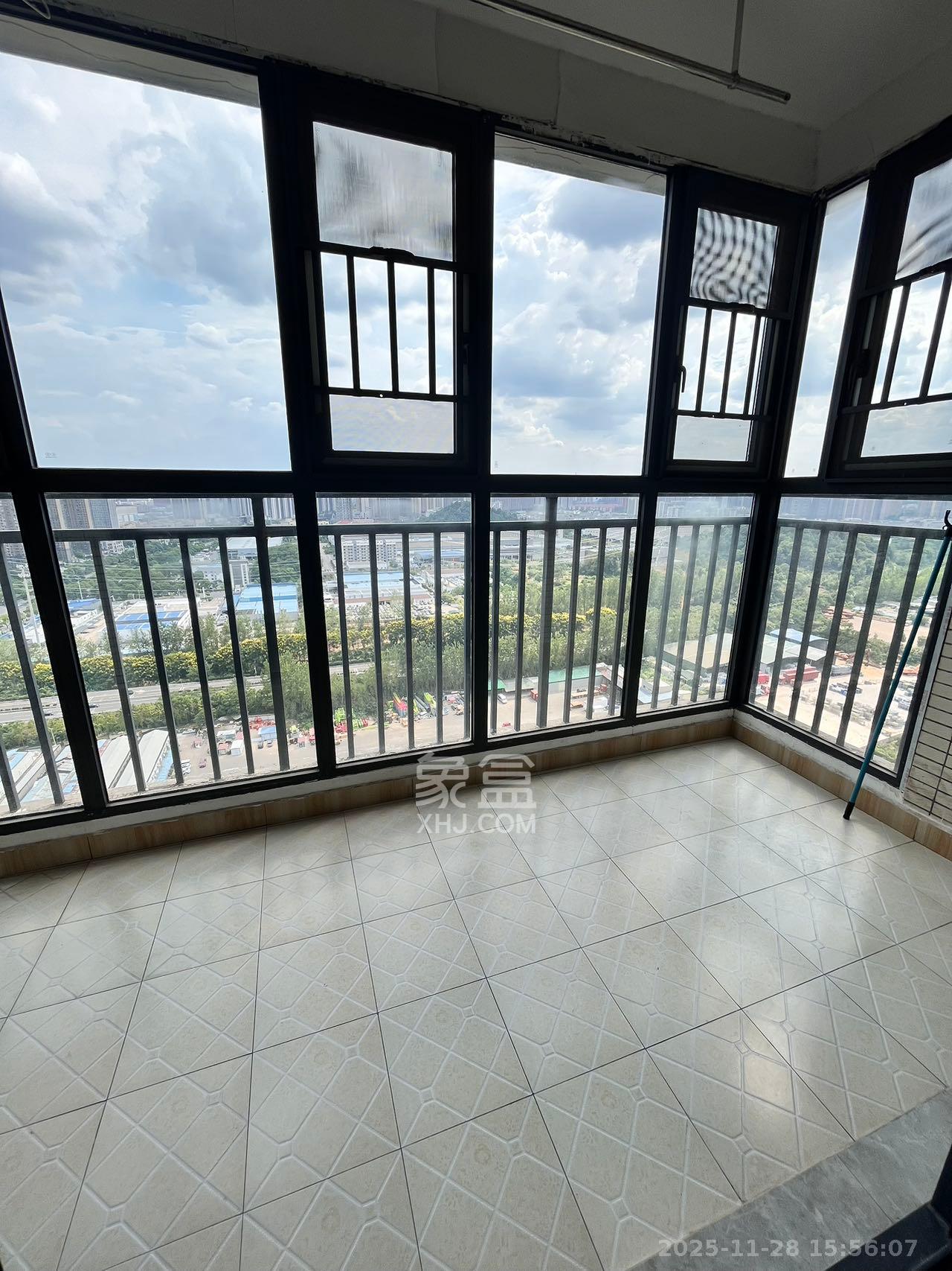 恒生碧水龙庭 3室2厅2卫 2200.0元/月 恒生碧水龙庭 3室2厅2卫 2200.0元/月室内图