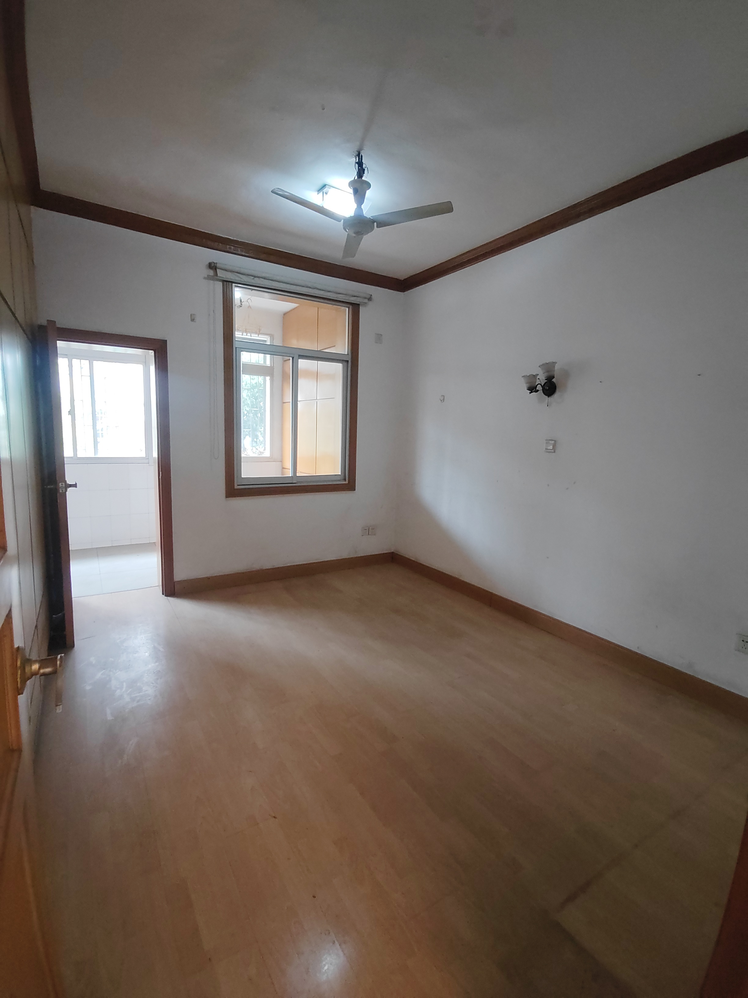 市人大政协机关大院住宅区(老市委) 2室1厅1卫 650.0元/月 市人大政协机关大院住宅区(老市委) 2室1厅1卫 650.0元/月室内图