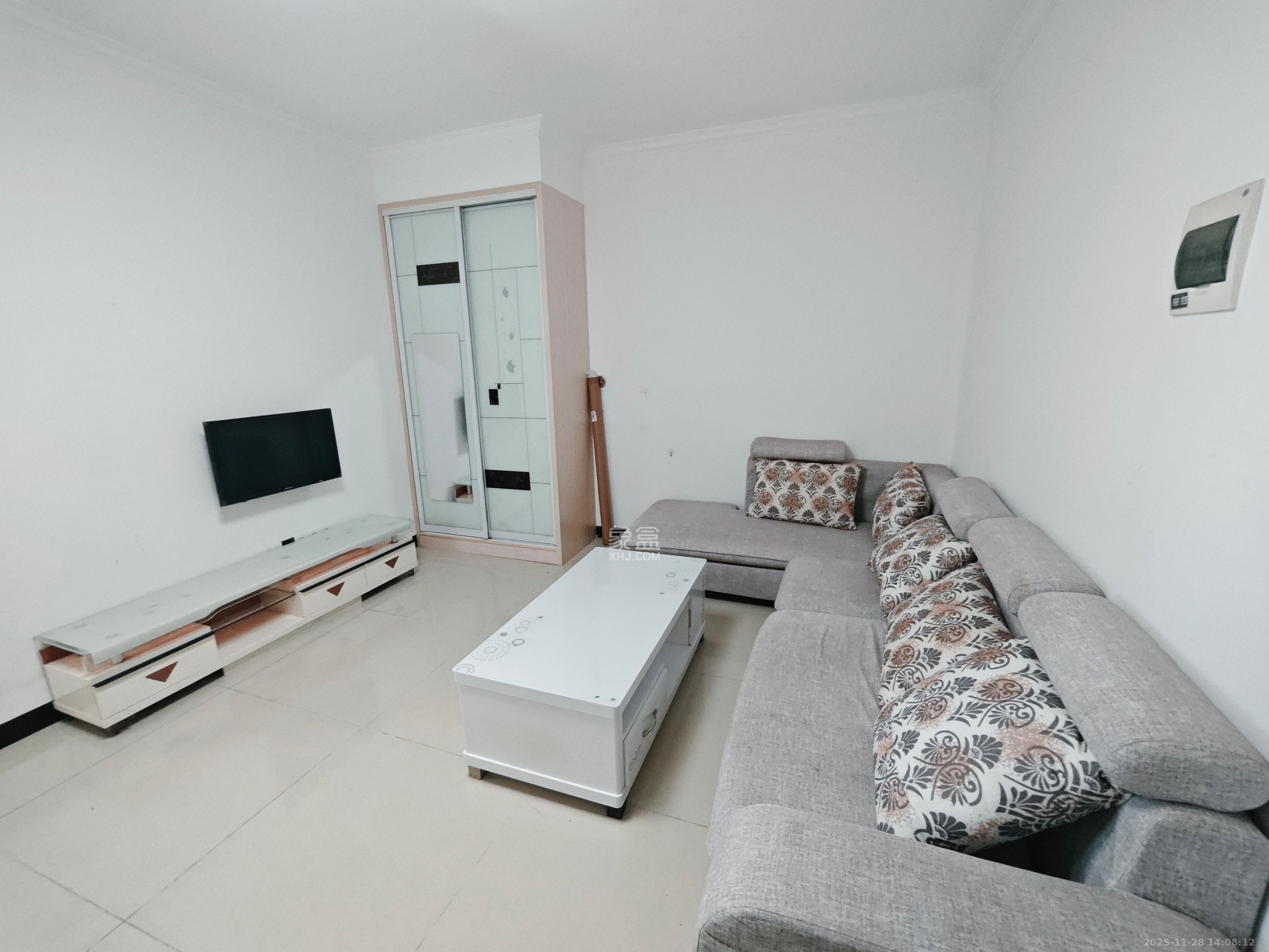 天下一家  1室1厅1卫    1700.0元/月