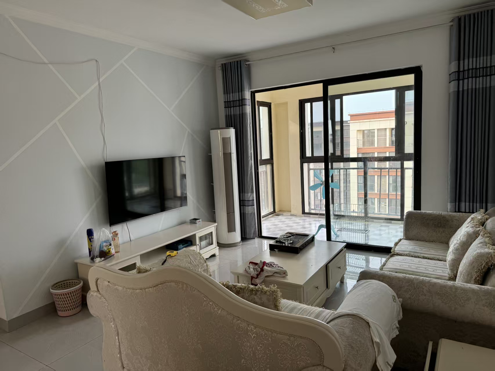 绿地城逸园 4室2厅2卫 2600.0元/月 绿地城逸园 4室2厅2卫 2600.0元/月室内图