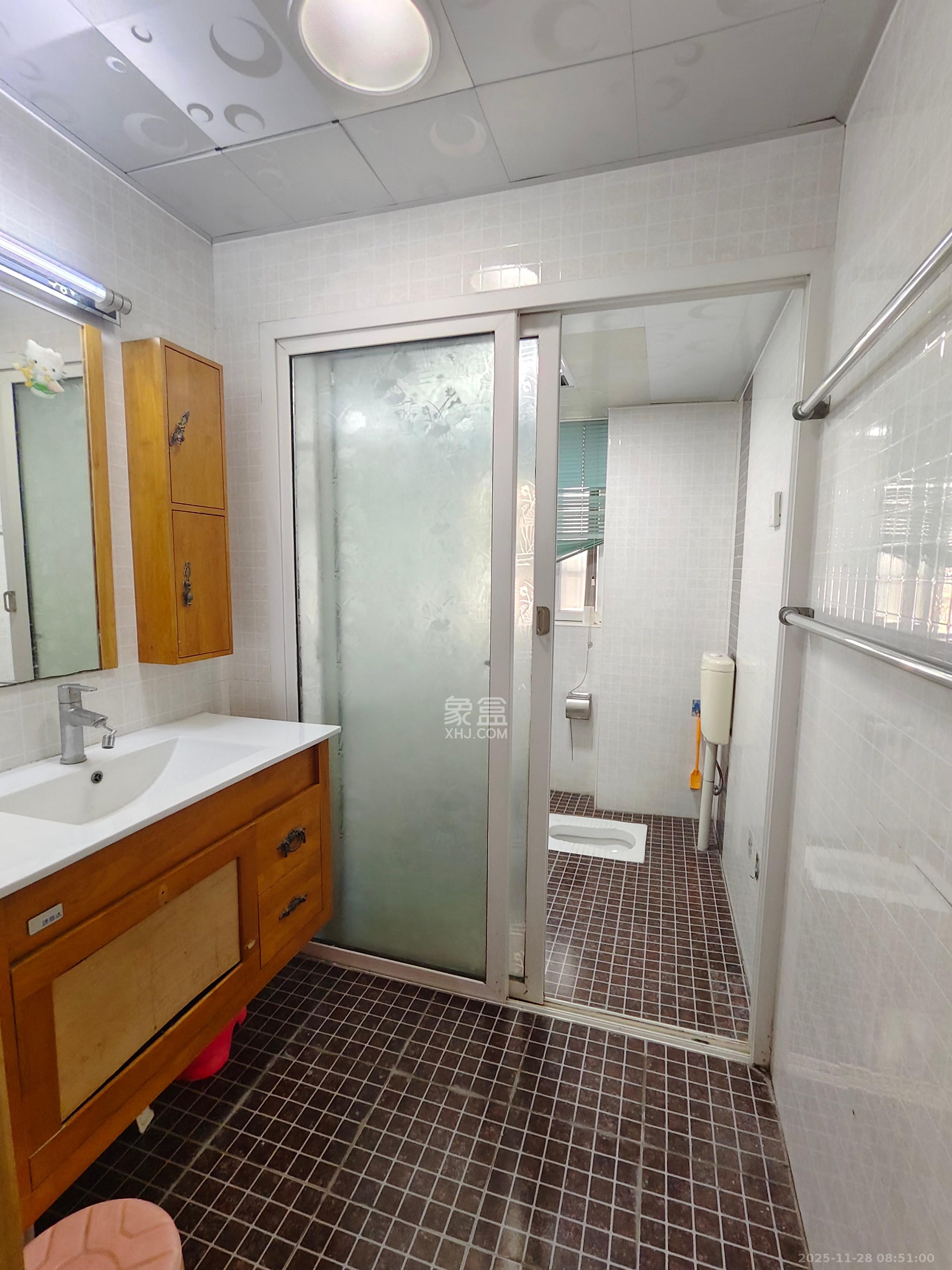 圣力华苑  3室2厅2卫    1800.0元/月室内图