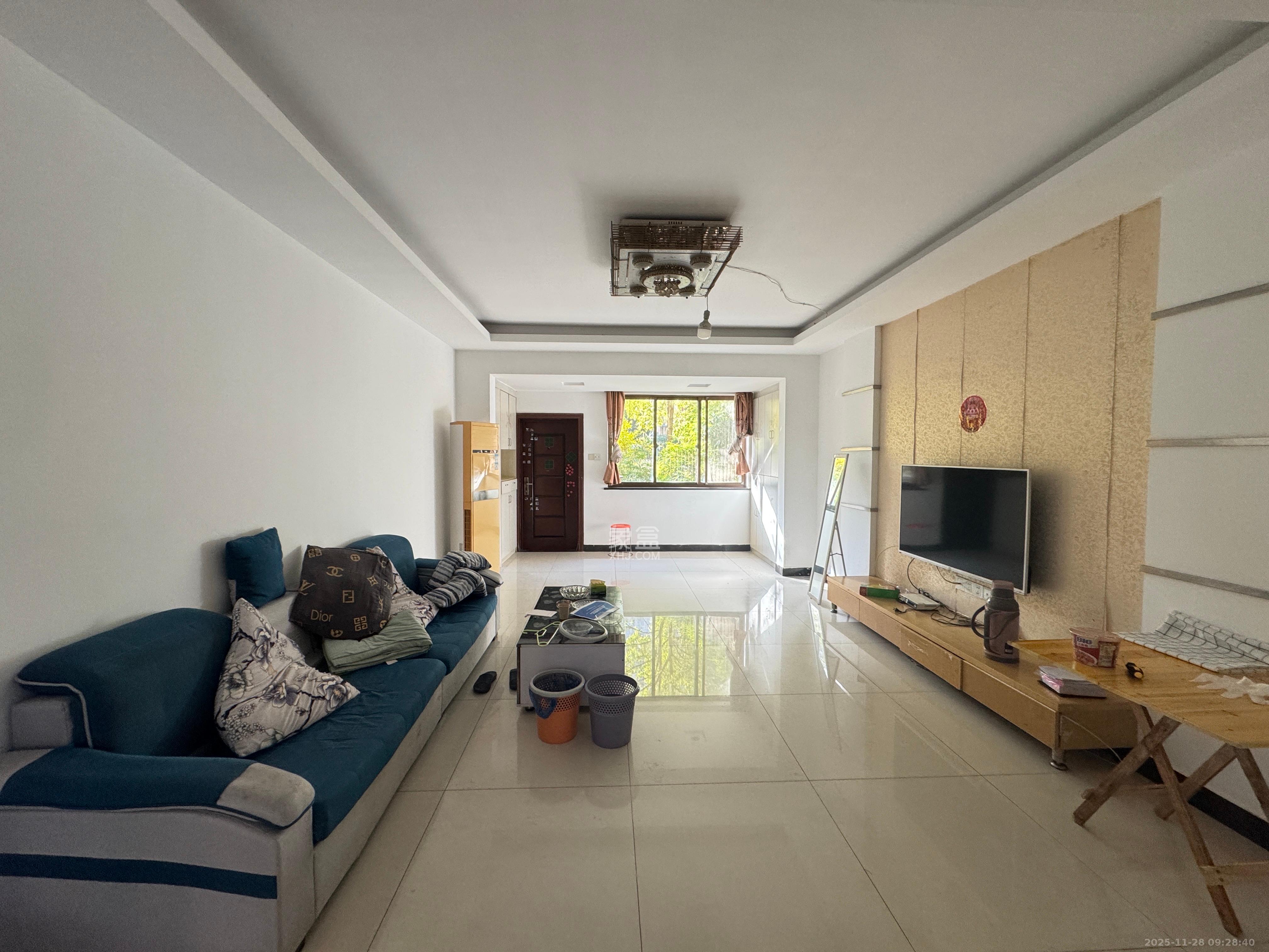 四季星城  3室2厅1卫    2000.0元/月