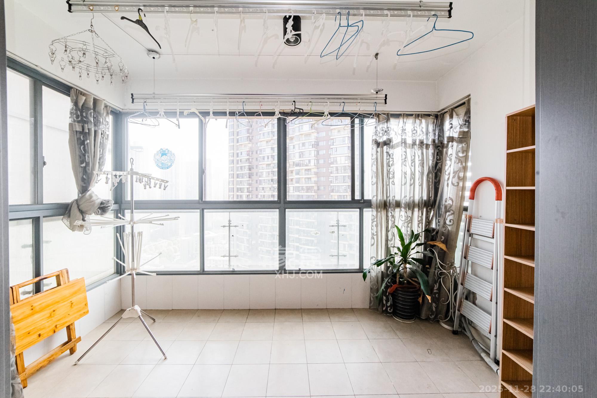 北辰三角洲D3区 3室2厅2卫 170.0万 北辰三角洲D3区 3室2厅2卫 170.0万阳台