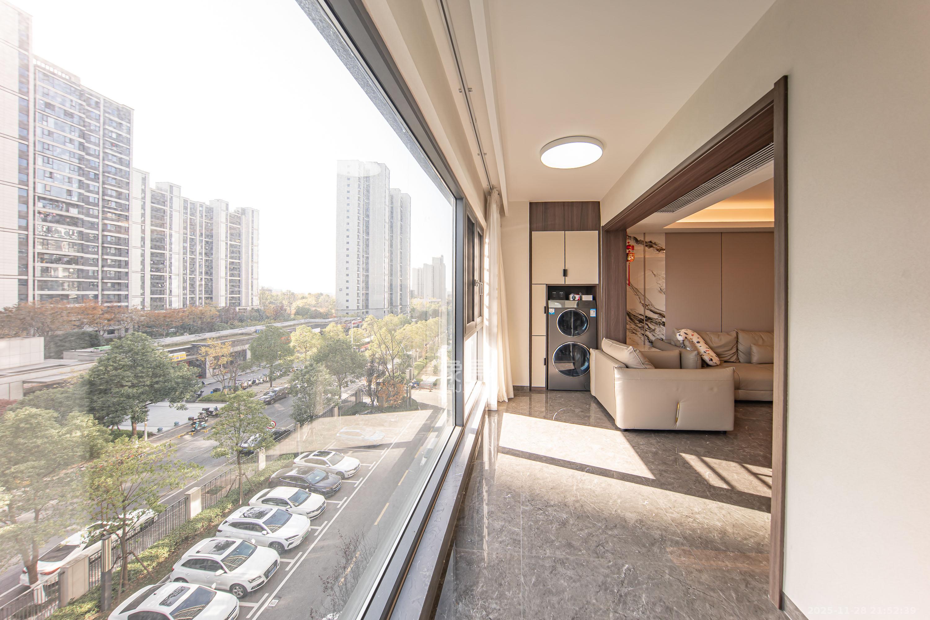 中海阅麓山一期  4室2厅2卫    228.0万阳台