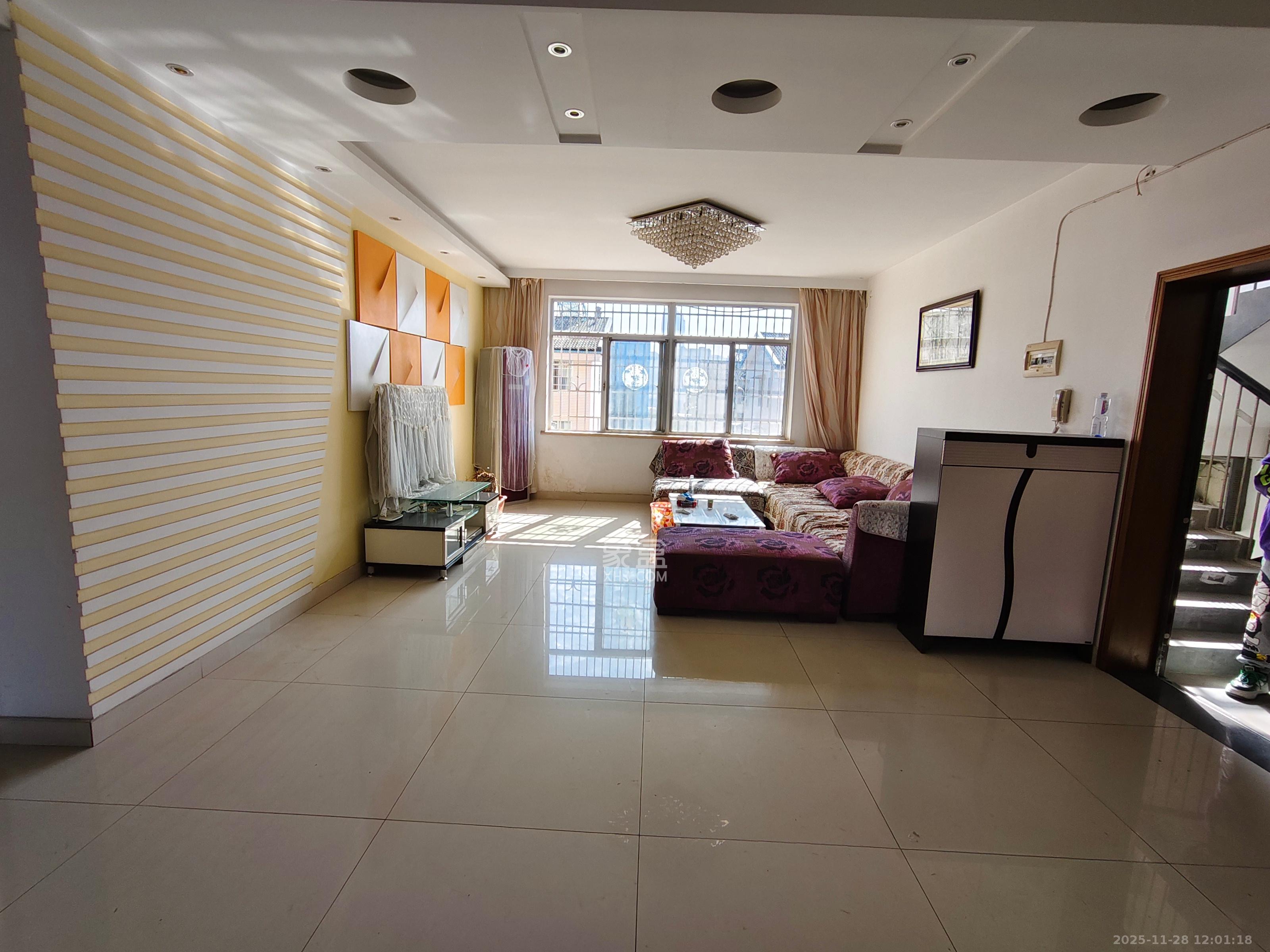 麓谷雅园 3室2厅2卫 2300.0元/月 麓谷雅园 3室2厅2卫 2300.0元/月室内图