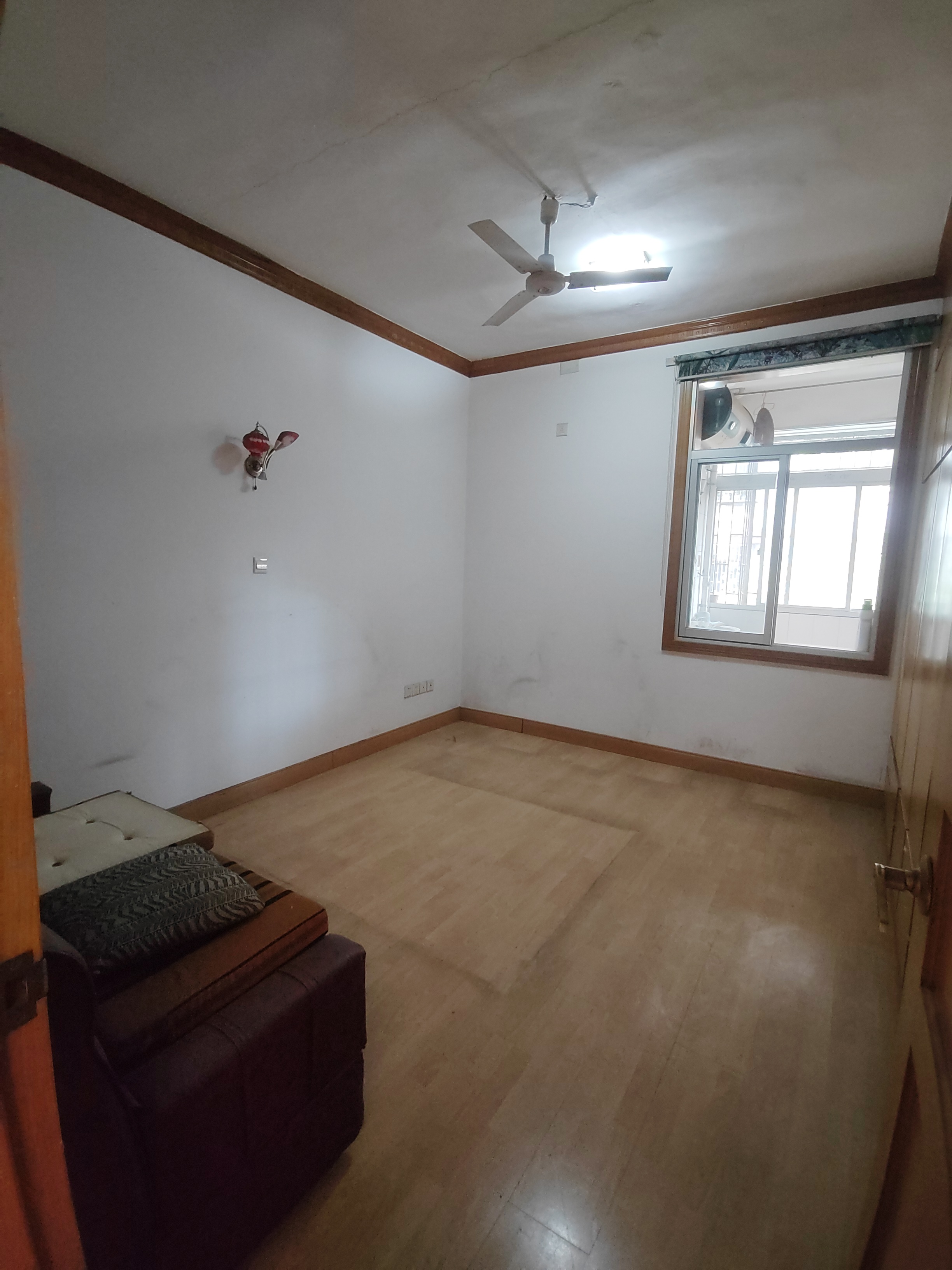 市人大政协机关大院住宅区(老市委) 2室1厅1卫 650.0元/月 市人大政协机关大院住宅区(老市委) 2室1厅1卫 650.0元/月室内图