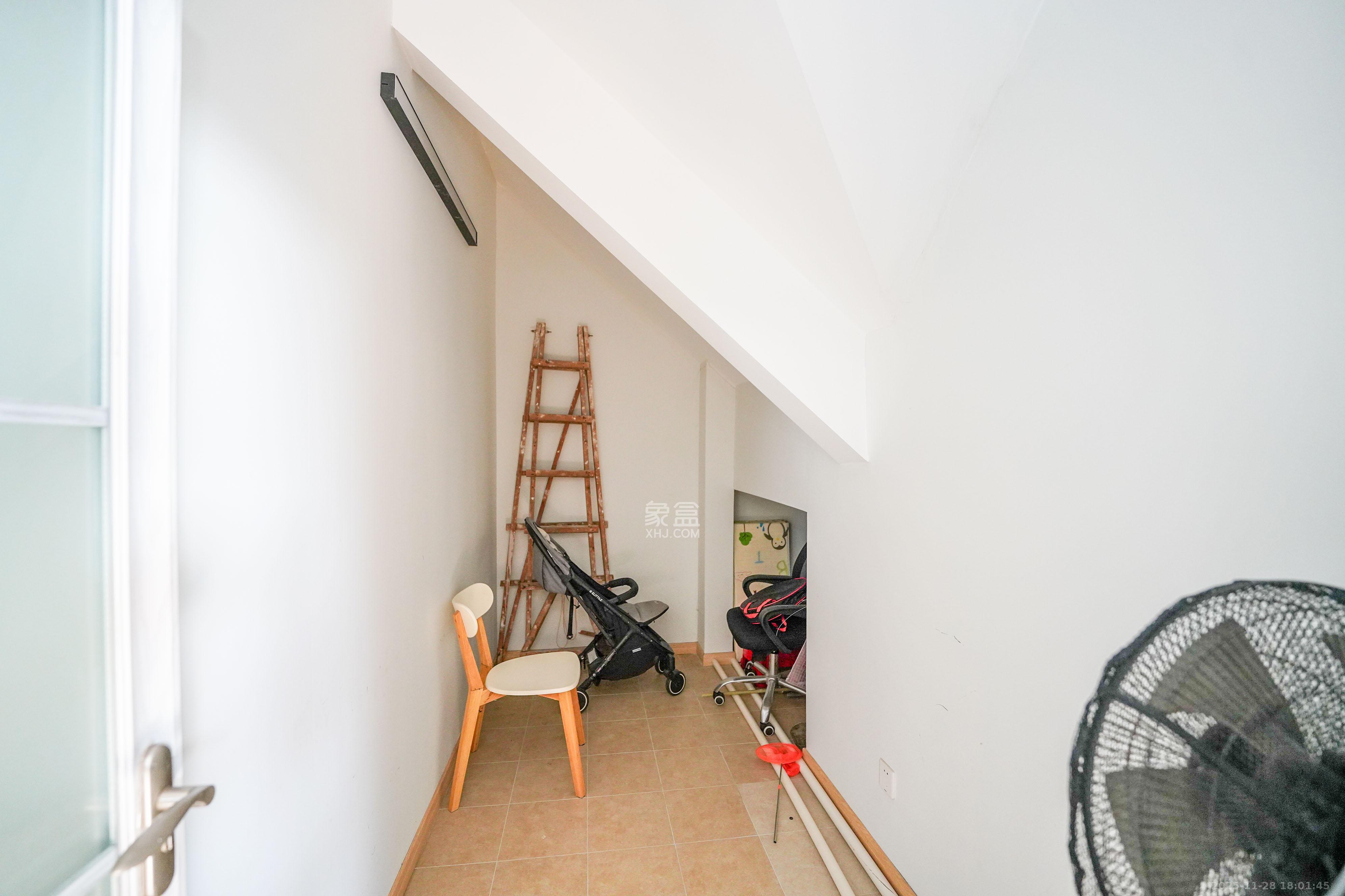 五矿格澜郡  5室2厅2卫    105.0万卧室