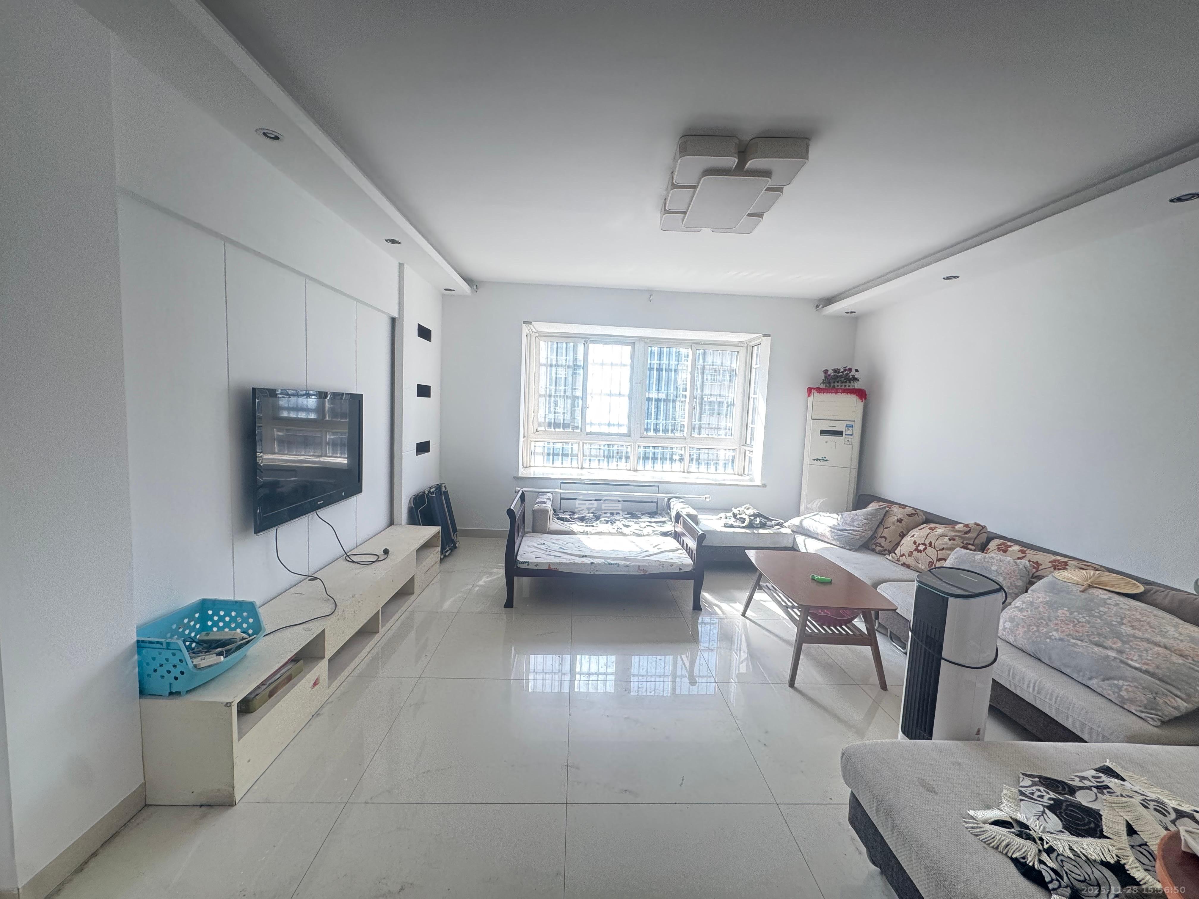 世景华庭  3室2厅2卫    1800.0元/月