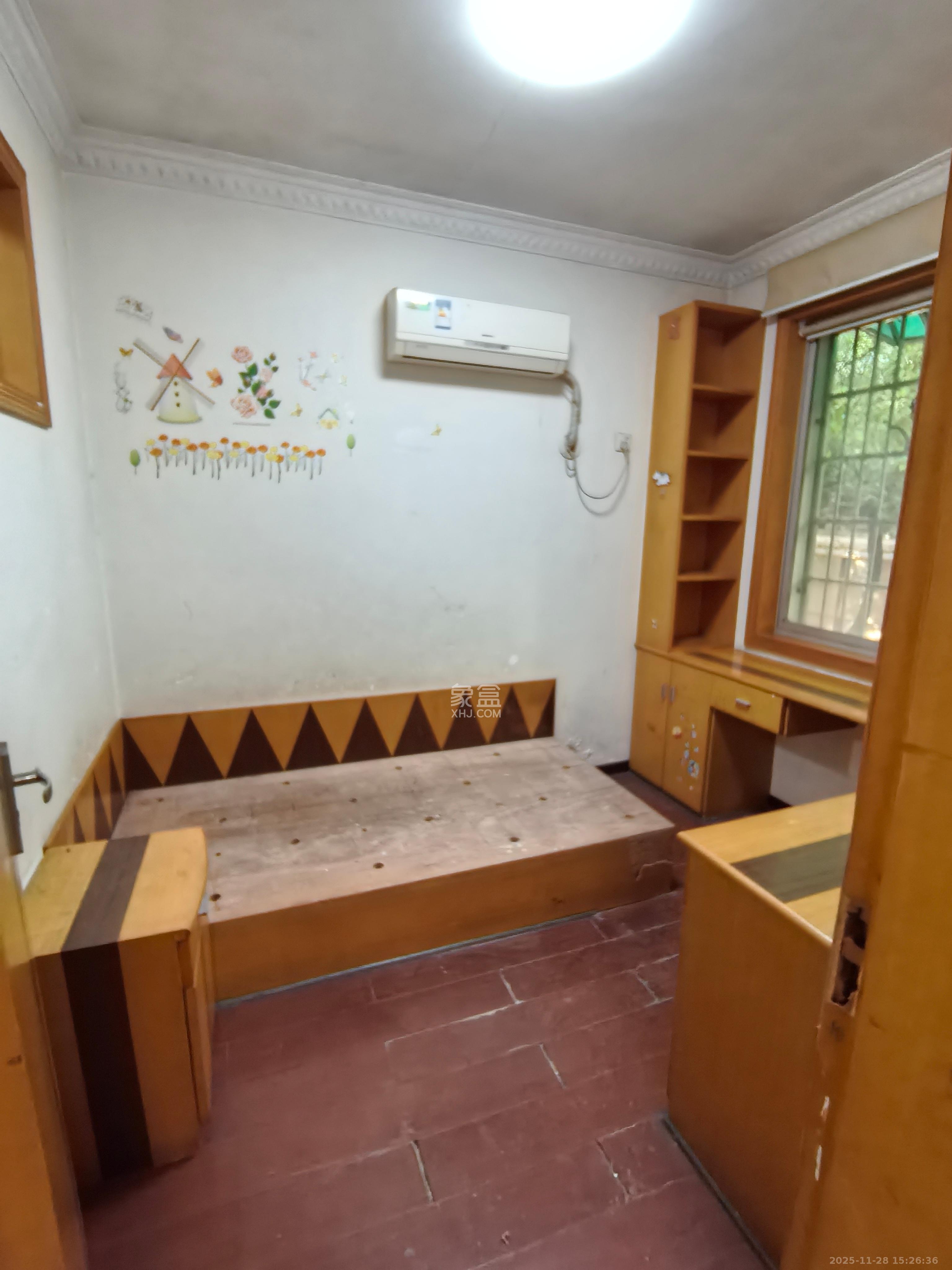 中南汽车世界 3室2厅1卫 1300.0元/月 中南汽车世界 3室2厅1卫 1300.0元/月室内图