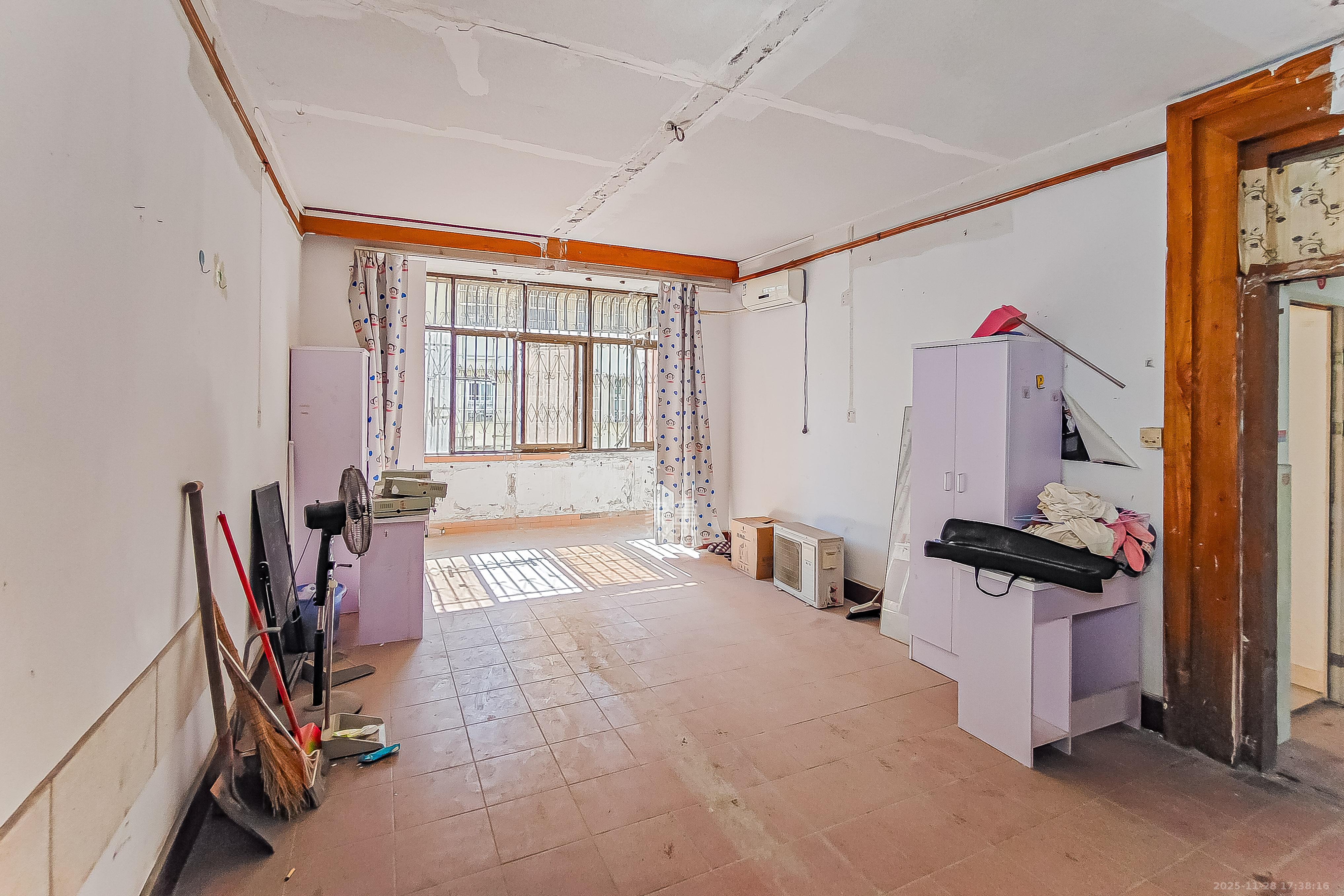 下碧湘街小区  3室2厅1卫    70.0万