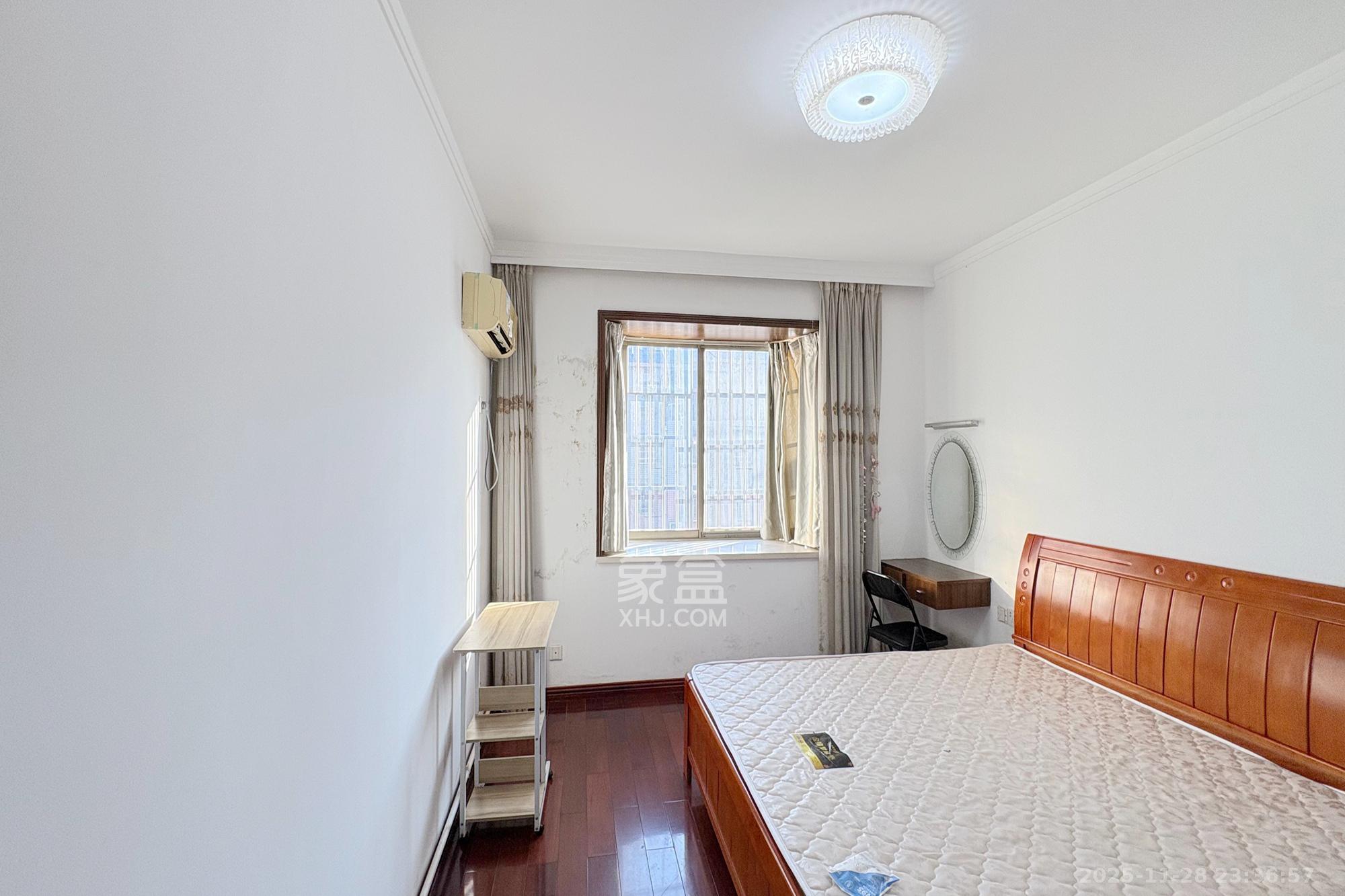 东南明苑  3室0厅0卫    128.0万其他