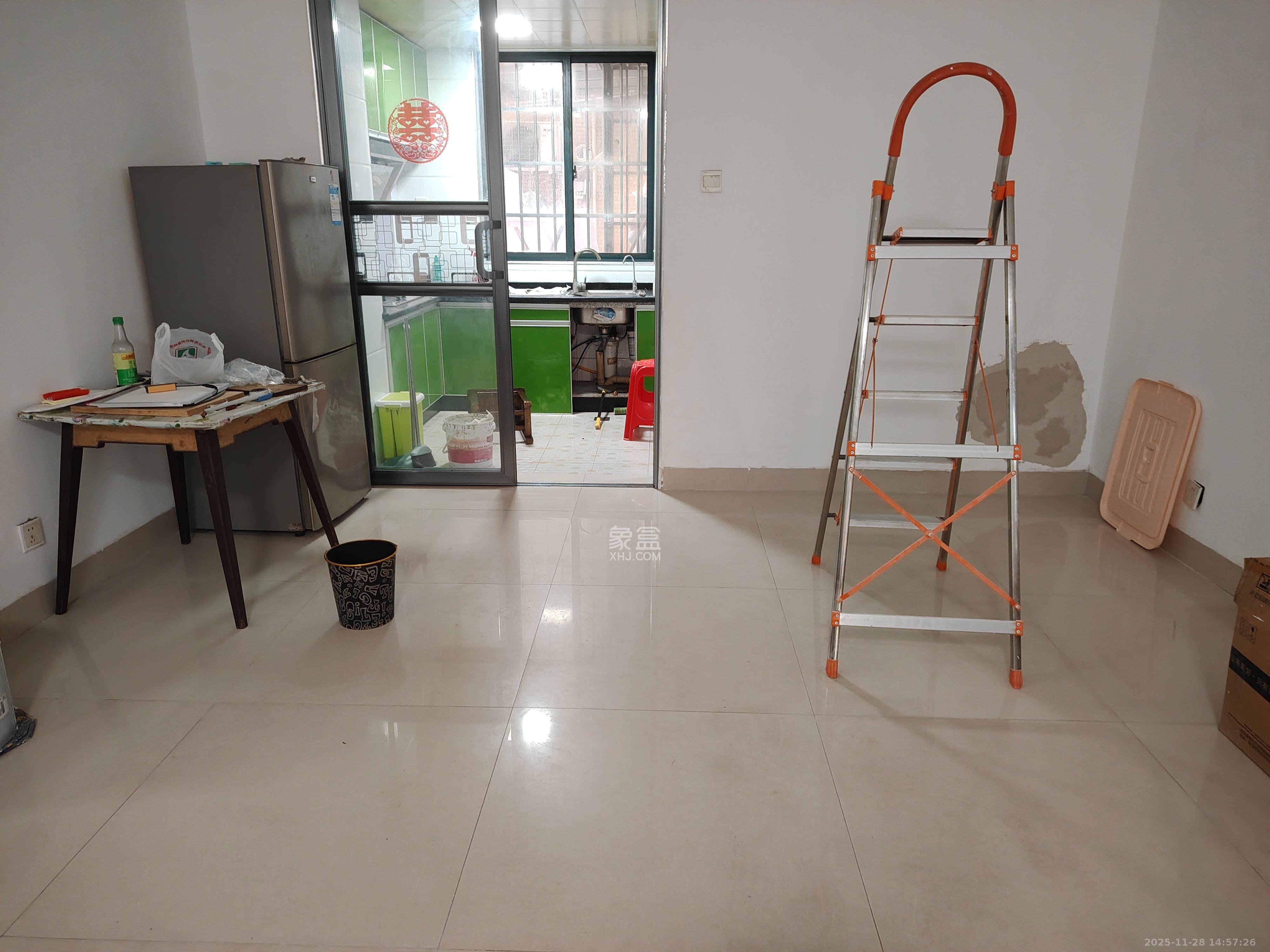 岳华嘉园 3室2厅2卫 2000.0元/月 岳华嘉园 3室2厅2卫 2000.0元/月室内图