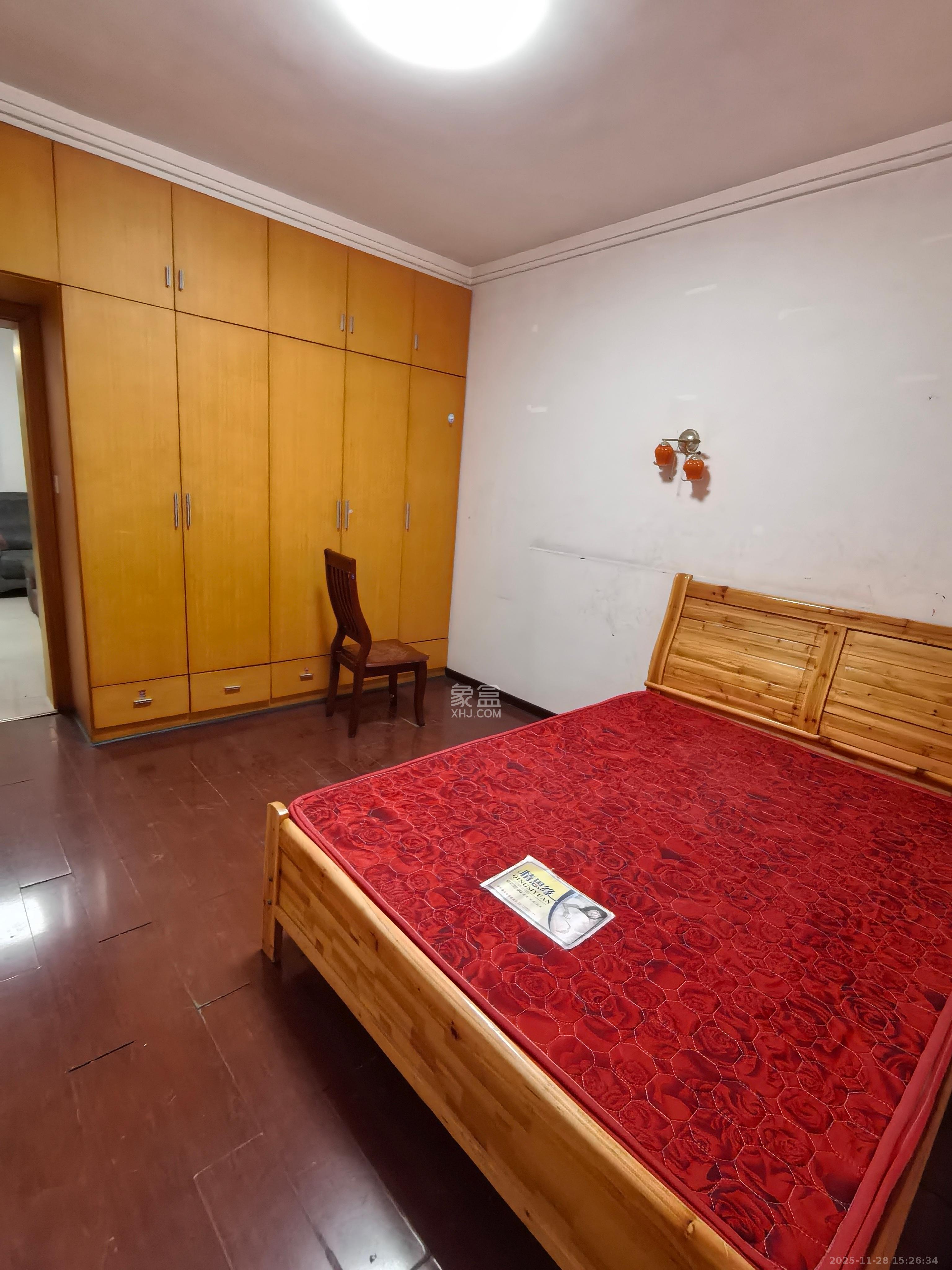 中南汽车世界 3室2厅1卫 1300.0元/月 中南汽车世界 3室2厅1卫 1300.0元/月室内图