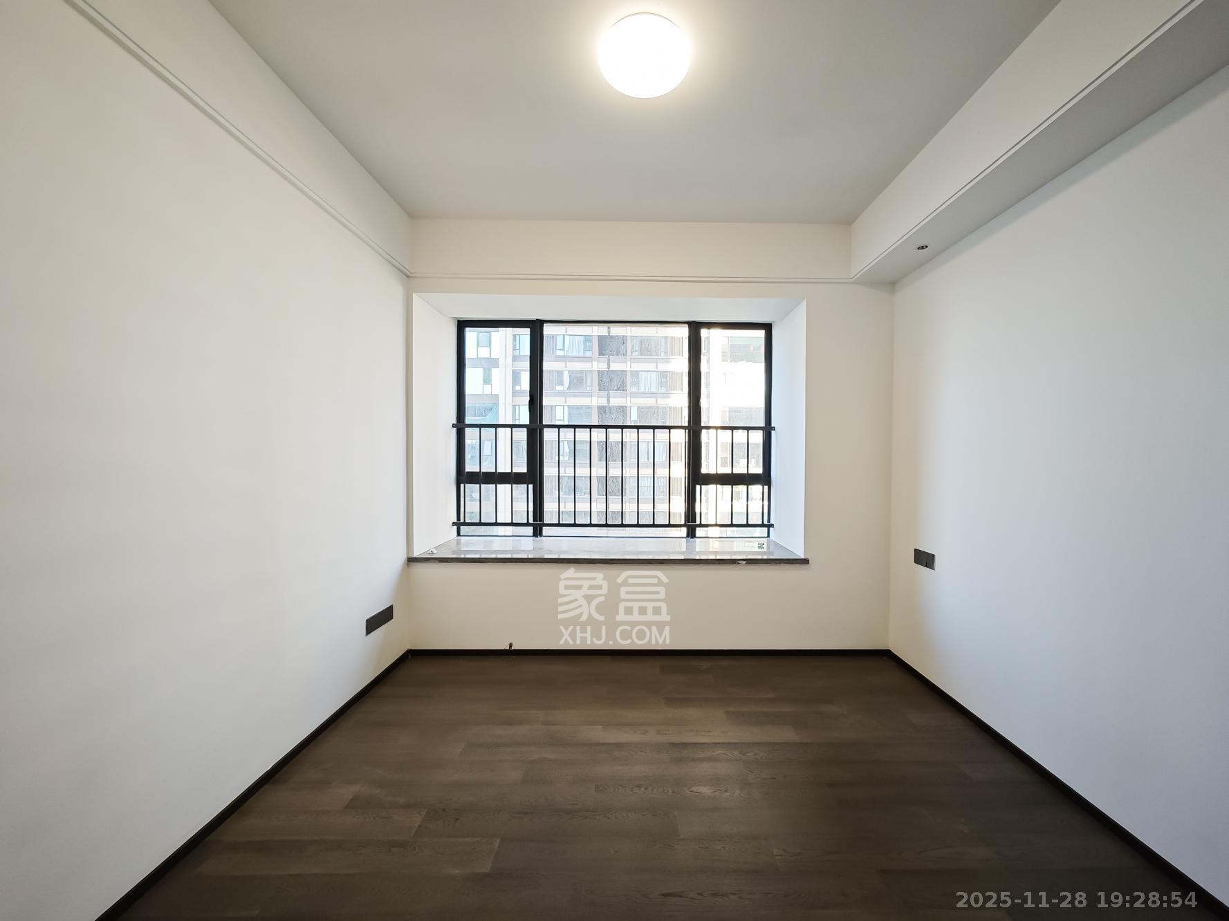 中欣楚天御府B区观澜 4室2厅2卫 450.0万 中欣楚天御府B区观澜 4室2厅2卫 450.0万卧室