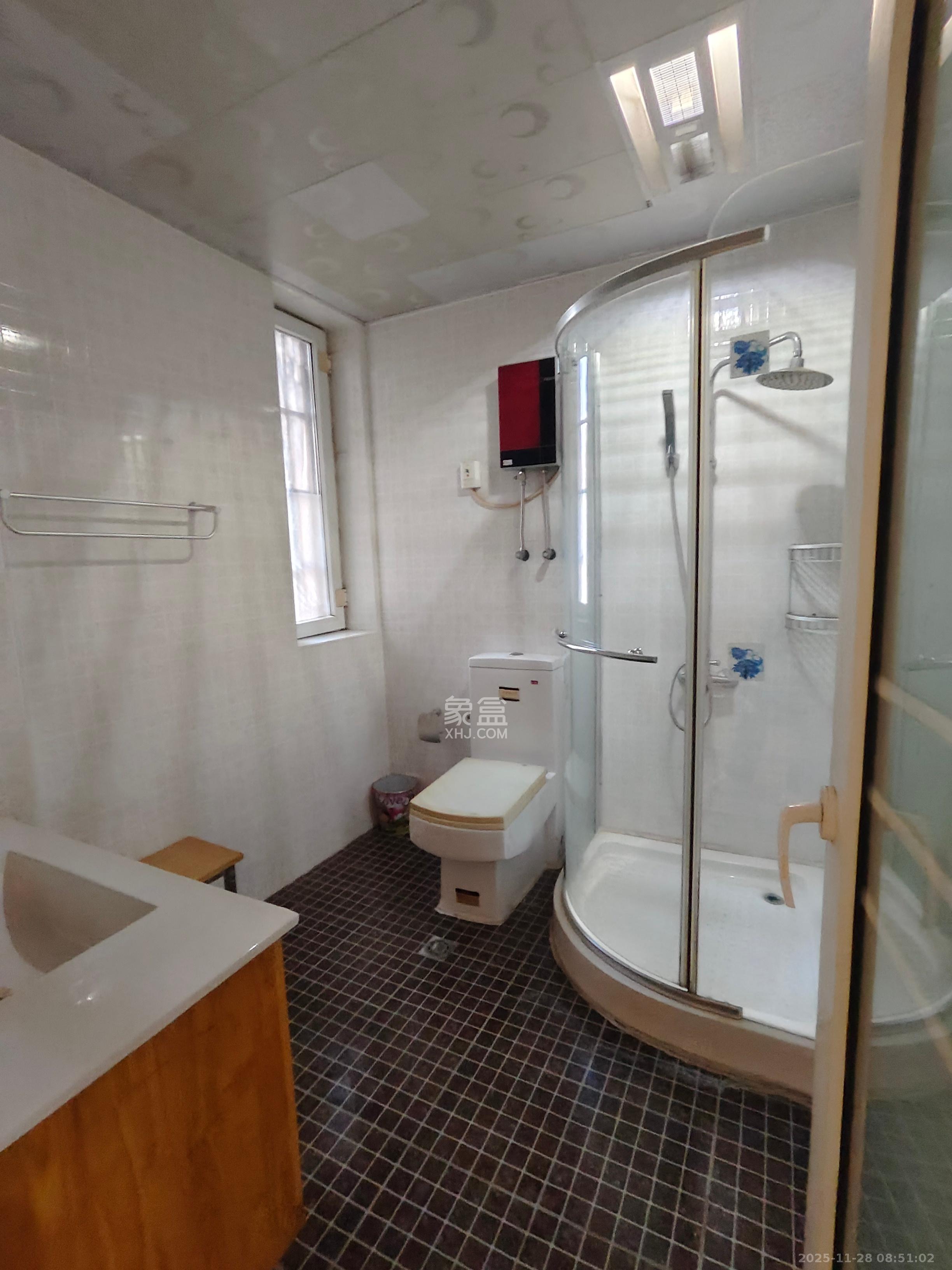 圣力华苑  3室2厅2卫    1800.0元/月室内图