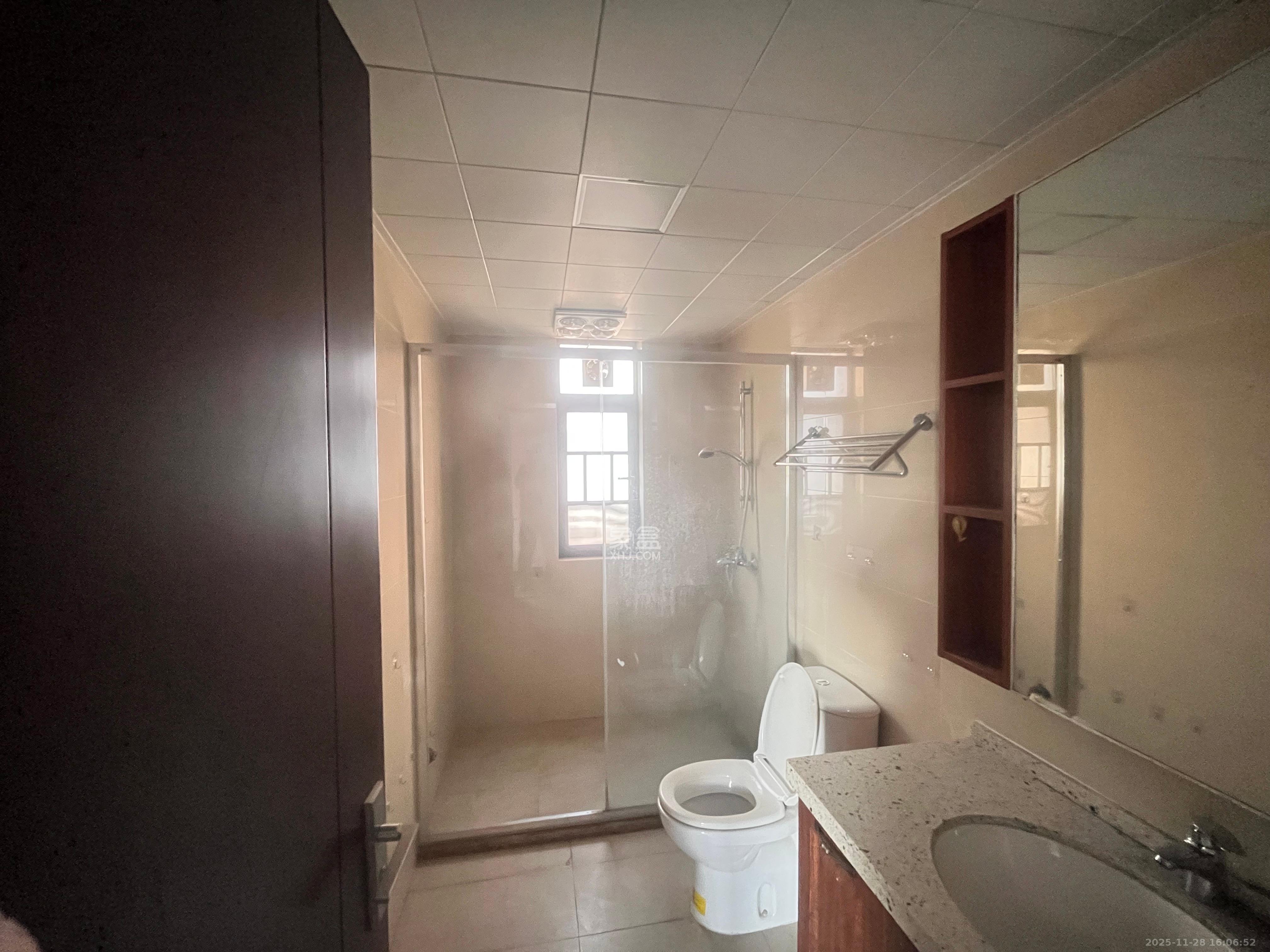 珠江郦城公园1号  3室2厅2卫    2400.0元/月