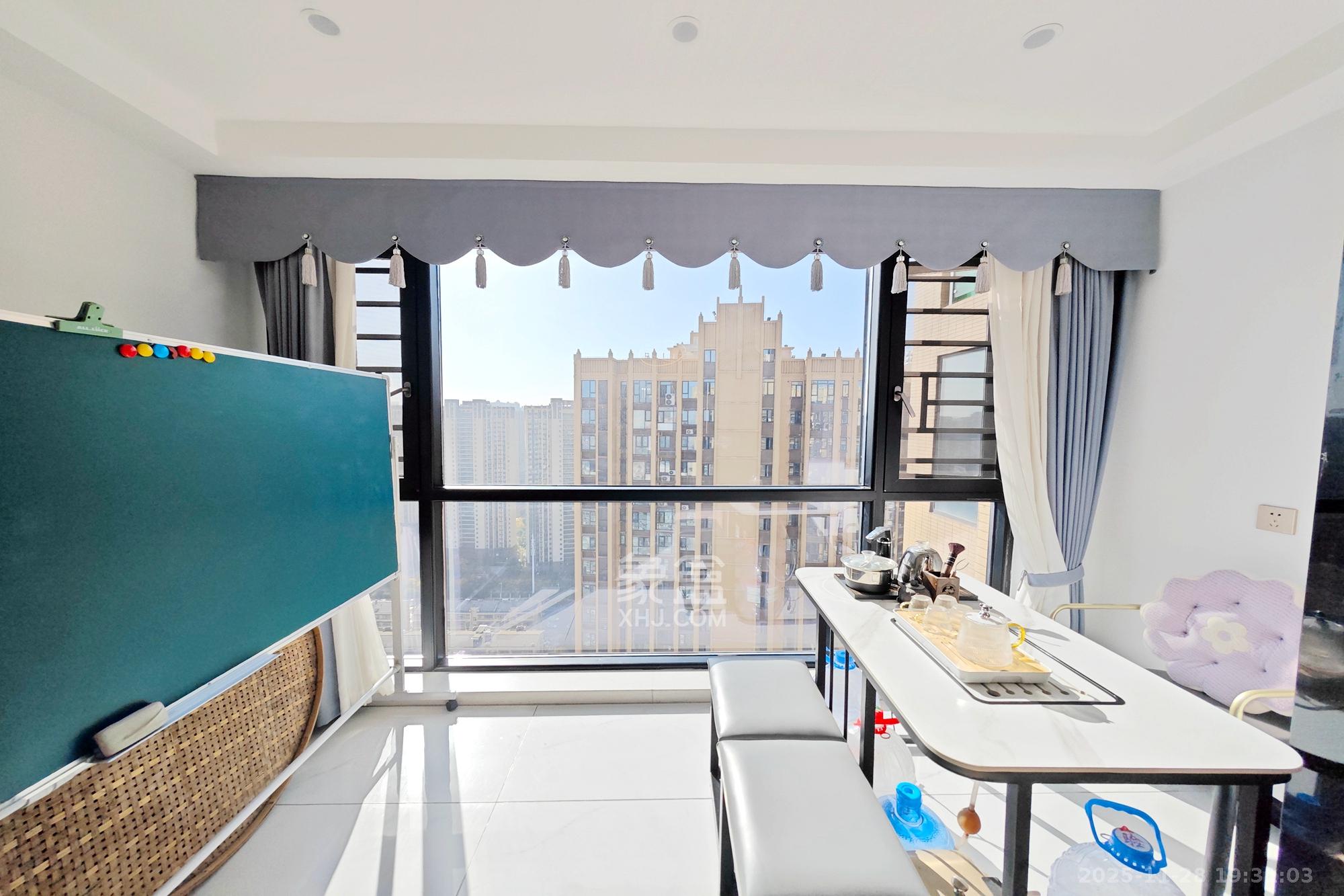 新城新世界四期柏樾  4室2厅2卫    163.8万阳台