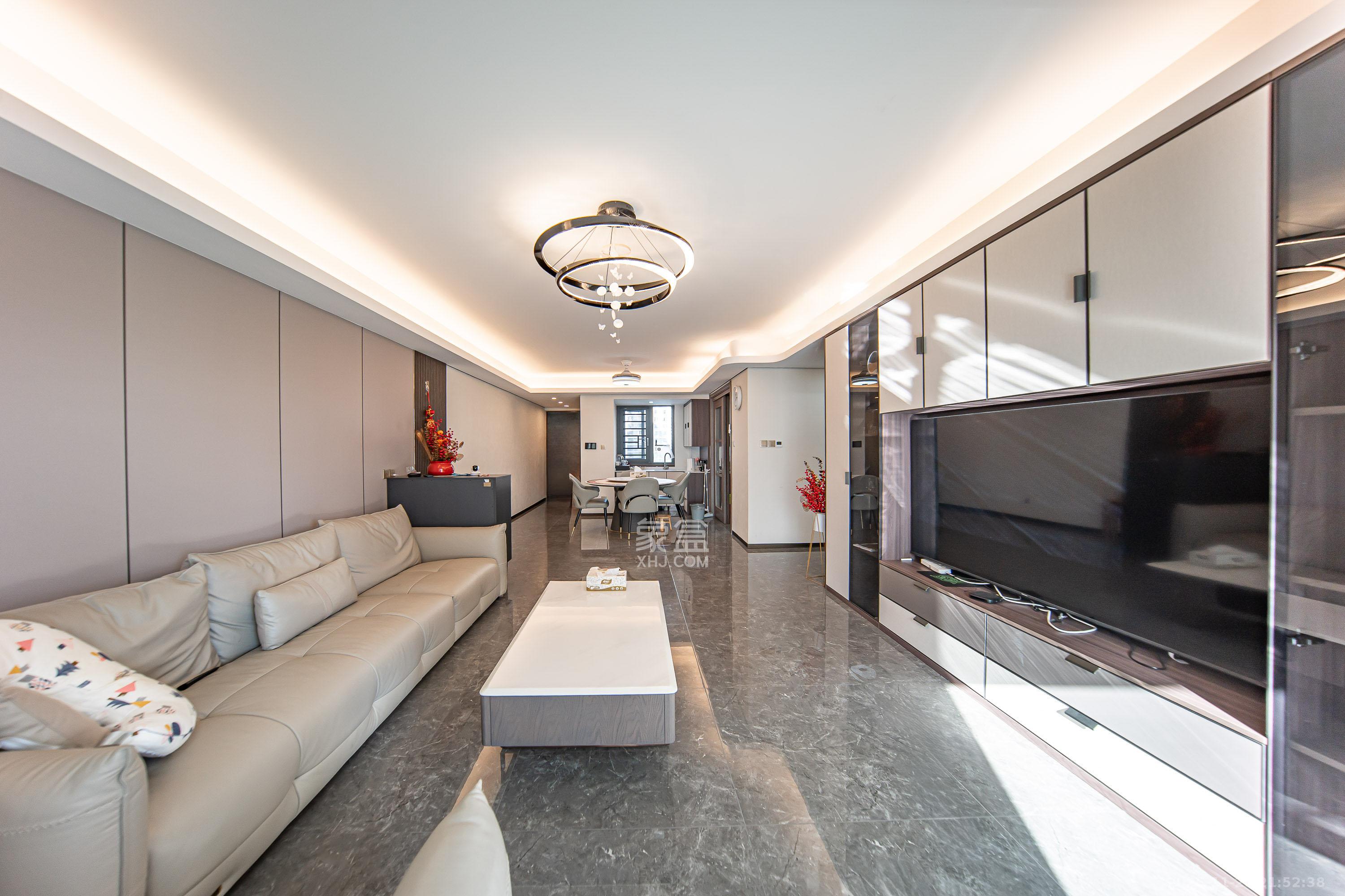 中海阅麓山一期  4室2厅2卫    228.0万客厅