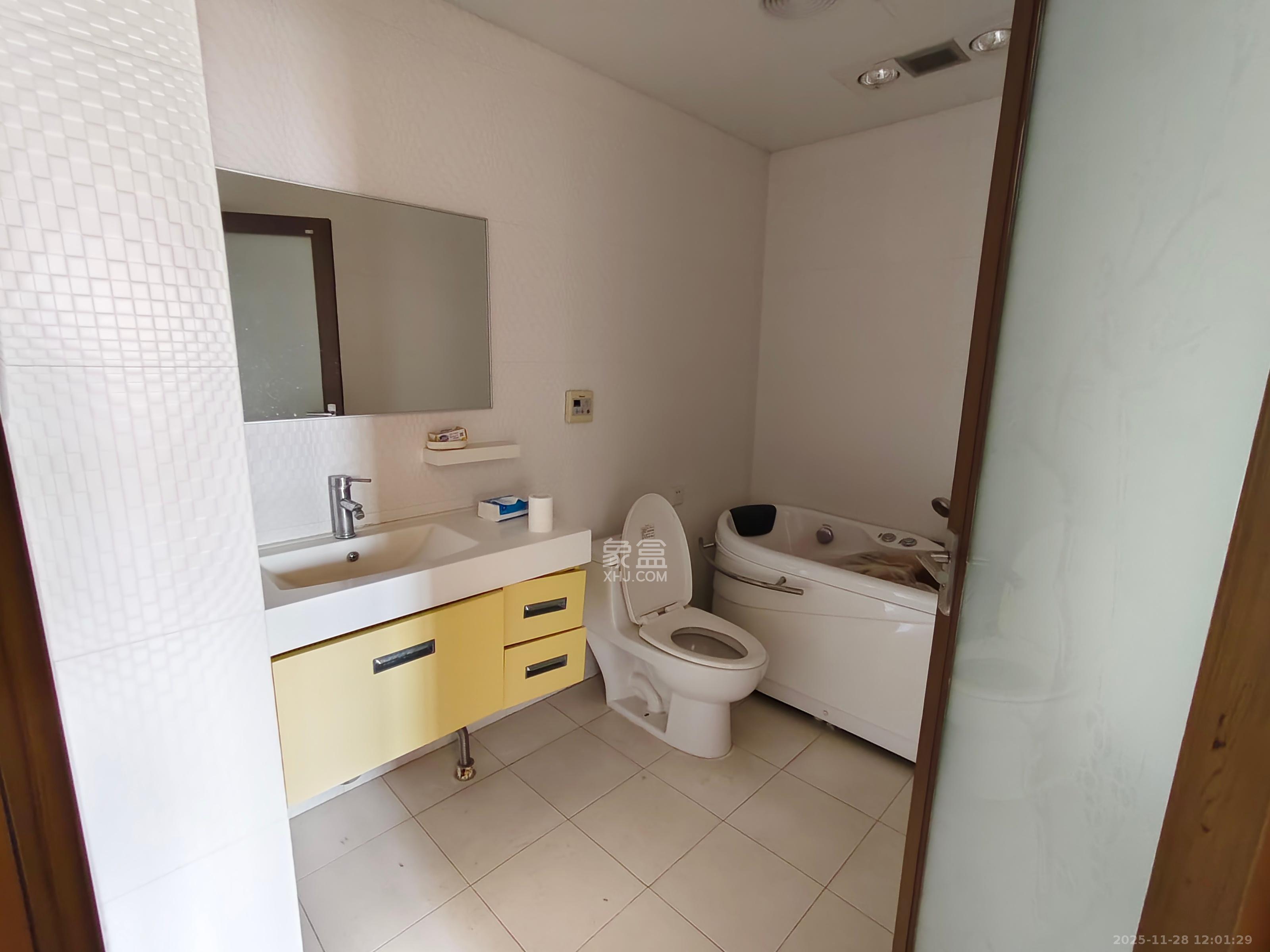 麓谷雅园  3室2厅2卫    2300.0元/月室内图