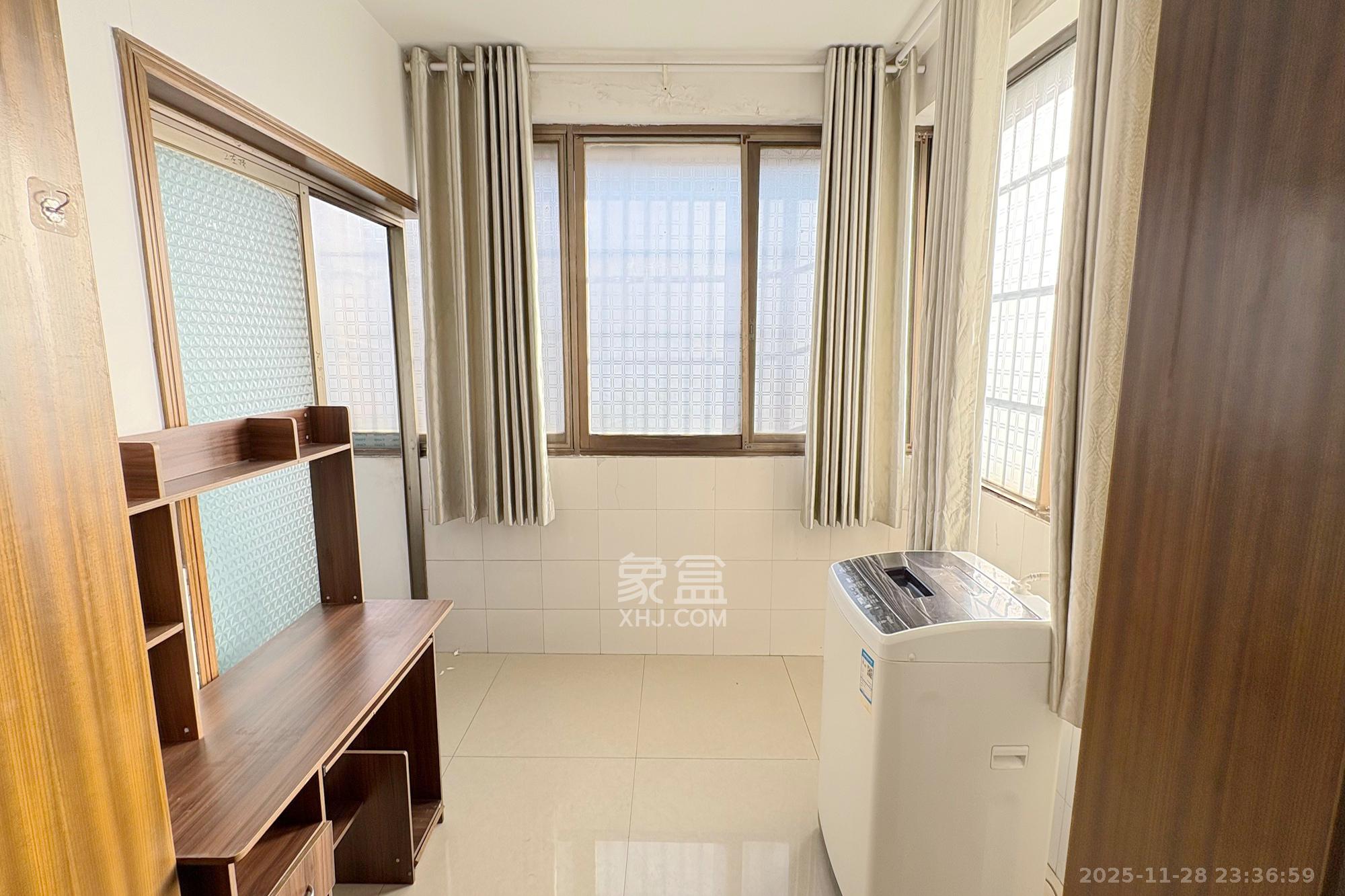 东南明苑  3室0厅0卫    128.0万其他