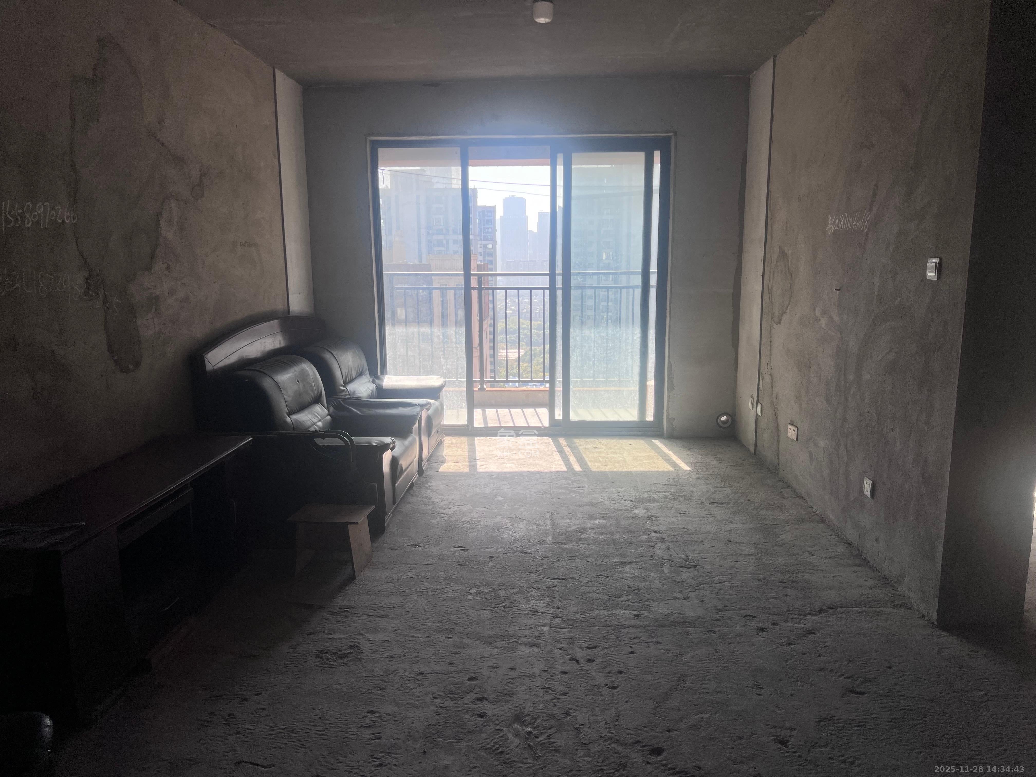 岳华新苑  2室2厅1卫    1500.0元/月