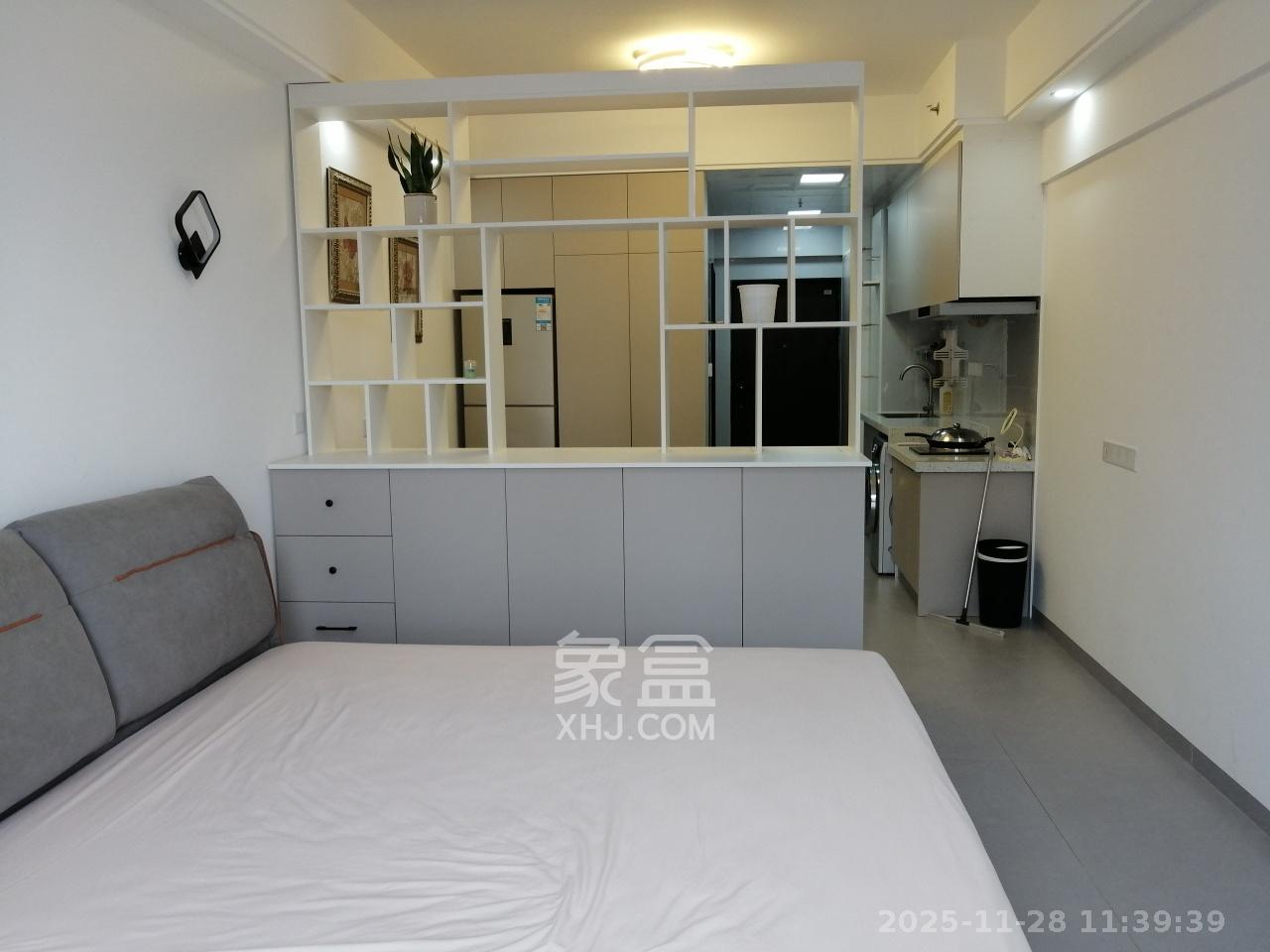 鄱阳汇金中心  1室0厅0卫    1600.0元/月