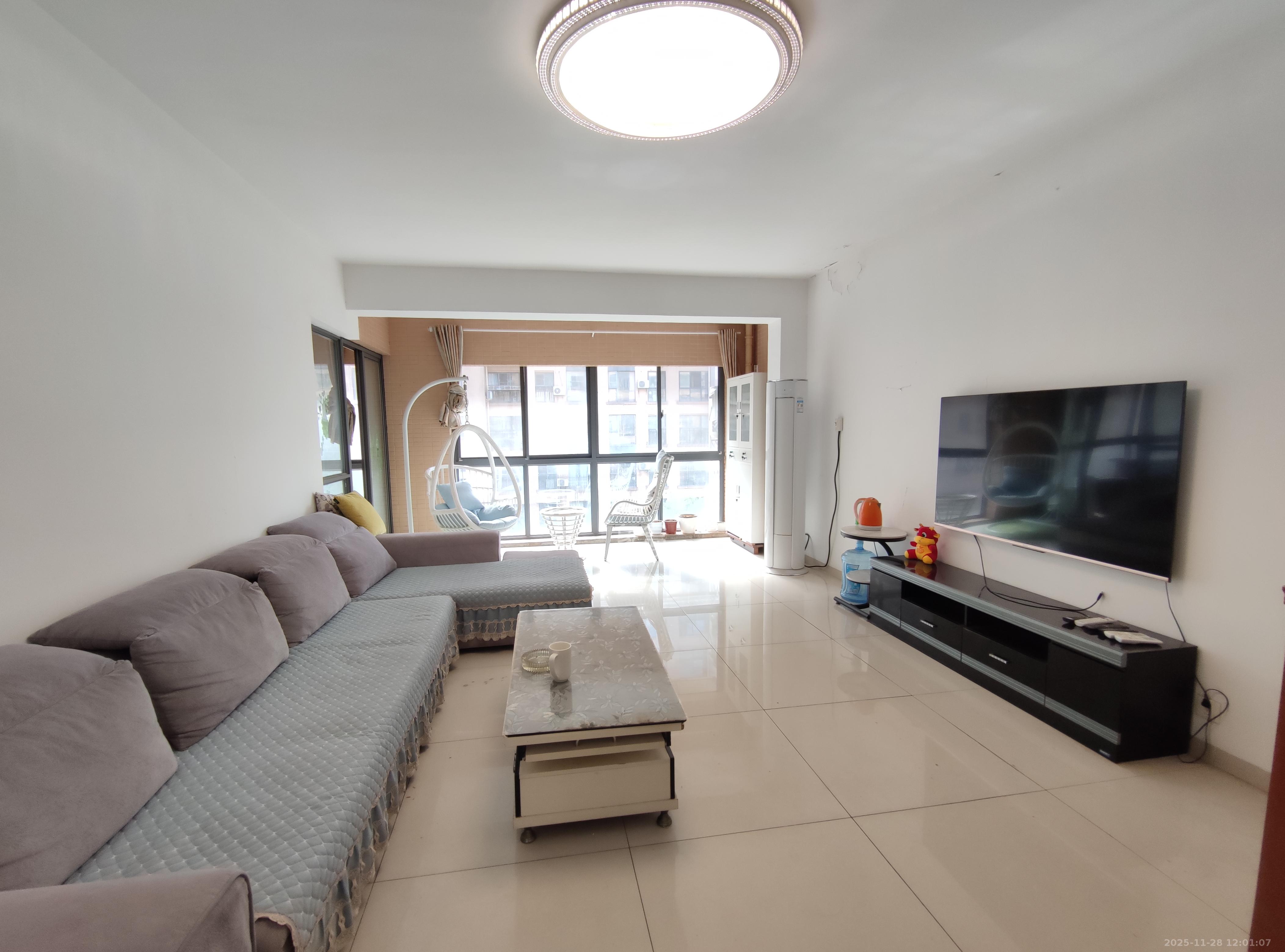 中城丽景香山园 3室2厅2卫 3200.0元/月 中城丽景香山园 3室2厅2卫 3200.0元/月室内图