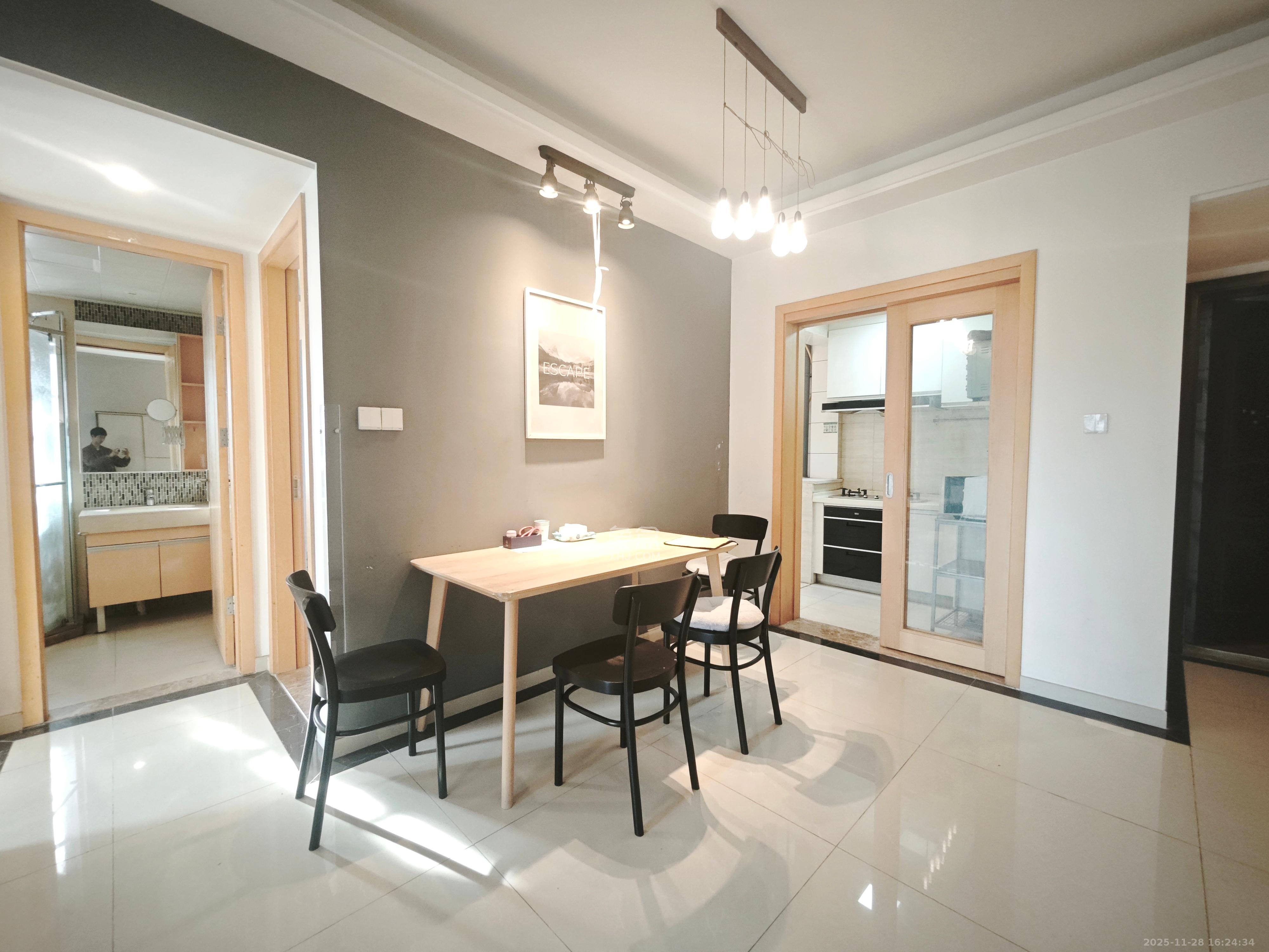 珠江郦城薰衣道 2室2厅1卫 2100.0元/月 珠江郦城薰衣道 2室2厅1卫 2100.0元/月室内图