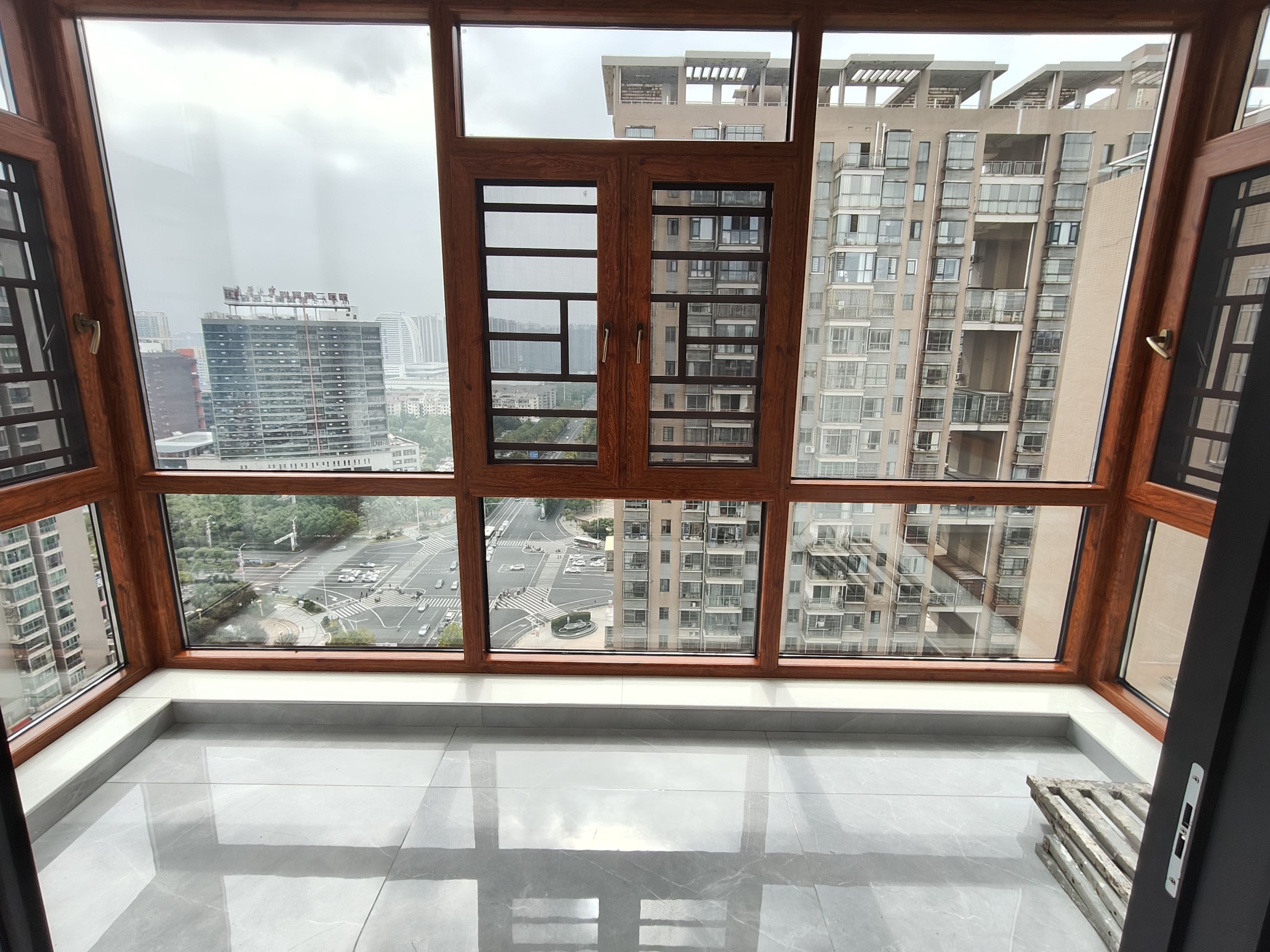 尚书房  3室2厅2卫    100.0万