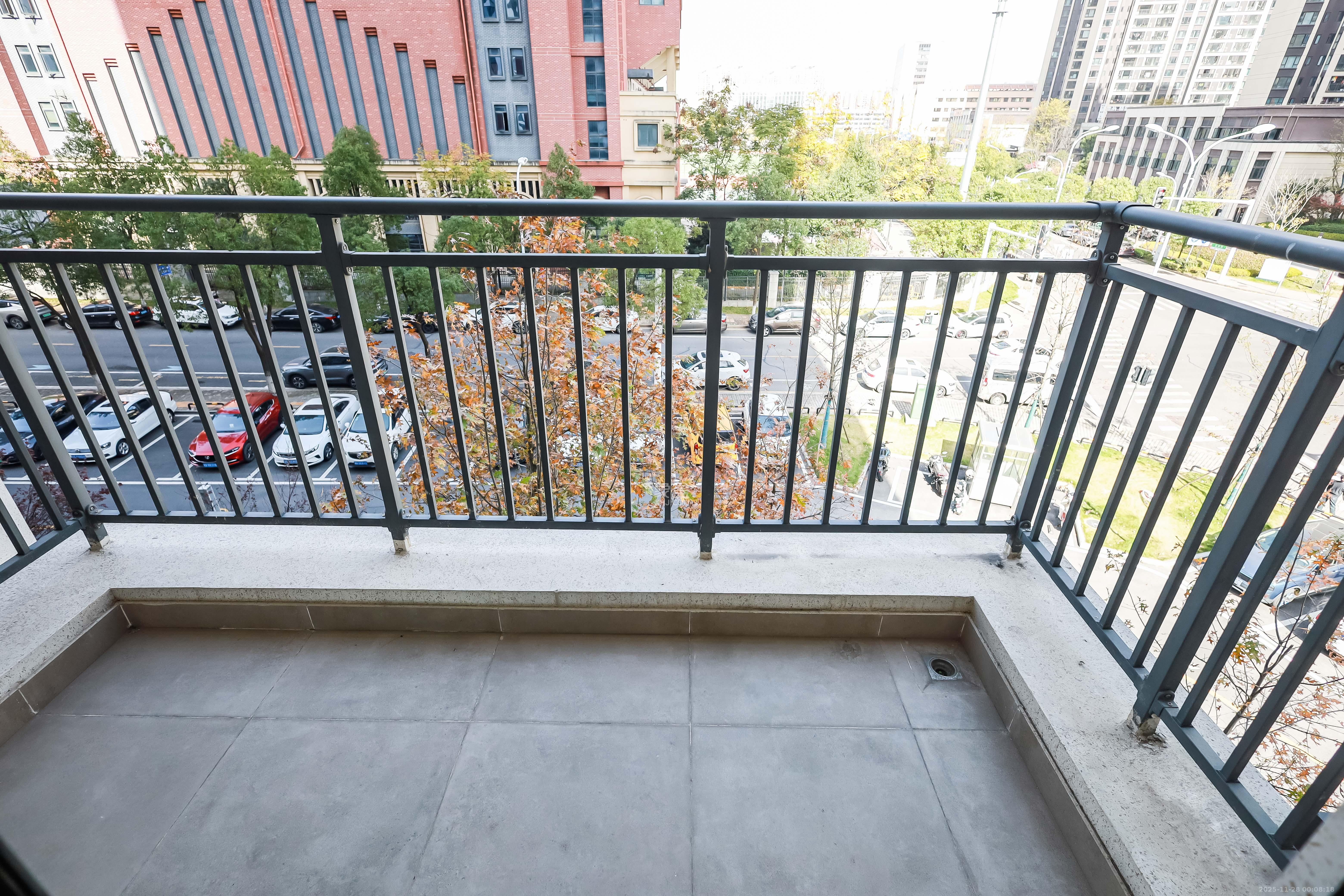 保利恒伟时光印象 4室2厅2卫 98.8万 保利恒伟时光印象 4室2厅2卫 98.8万阳台