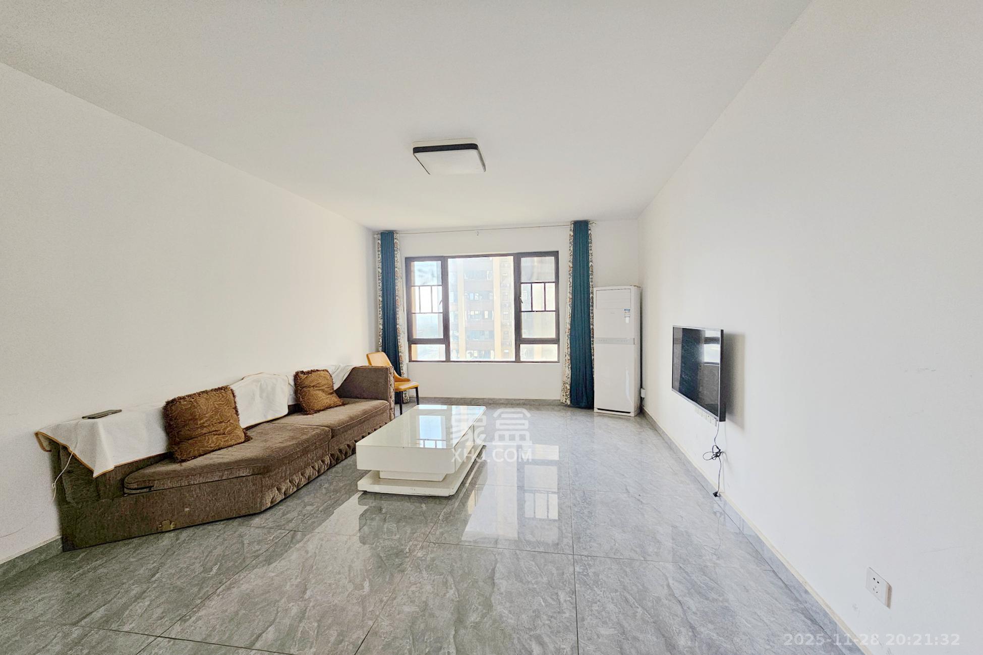 阳光城尚东湾青云苑 3室2厅1卫 92.0万 阳光城尚东湾青云苑 3室2厅1卫 92.0万客厅