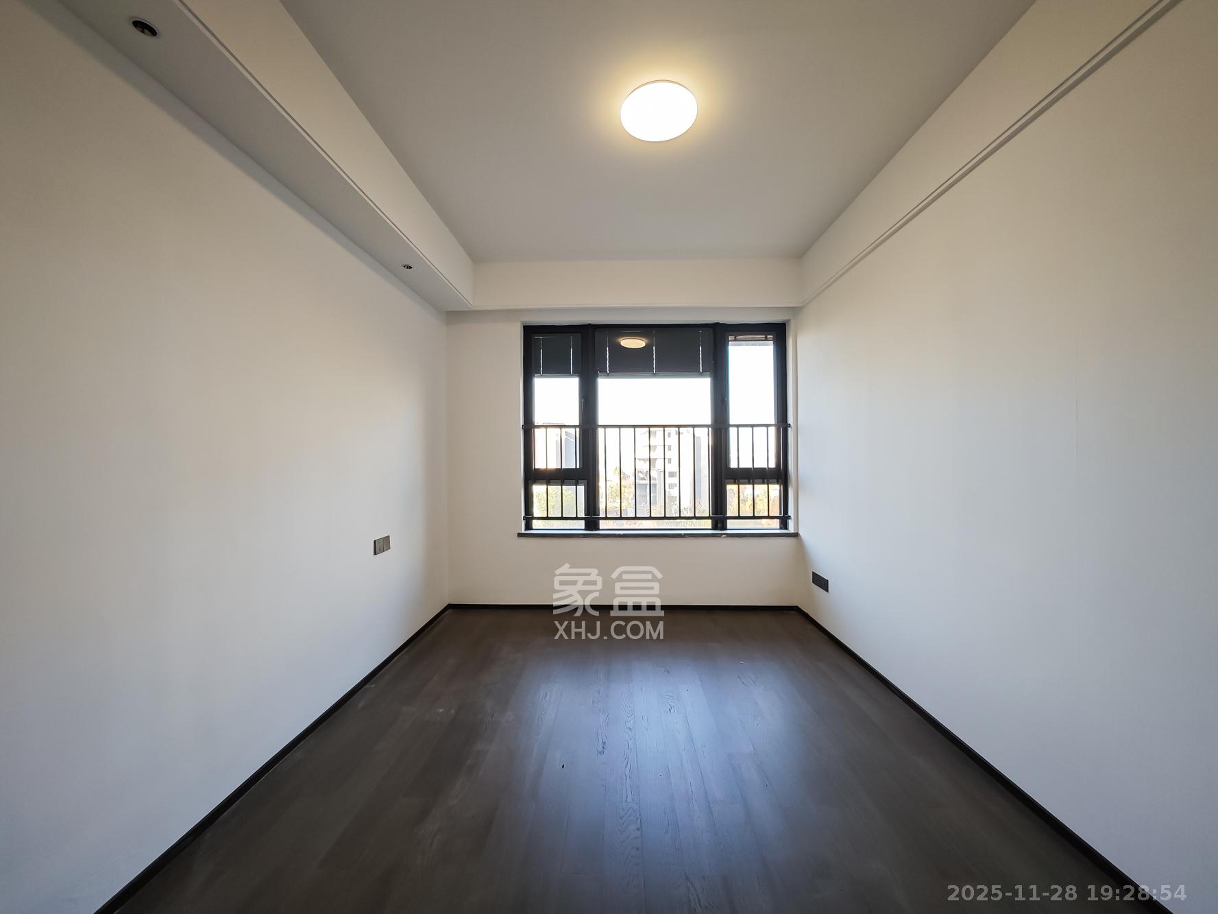 中欣楚天御府B区观澜 4室2厅2卫 450.0万 中欣楚天御府B区观澜 4室2厅2卫 450.0万卧室